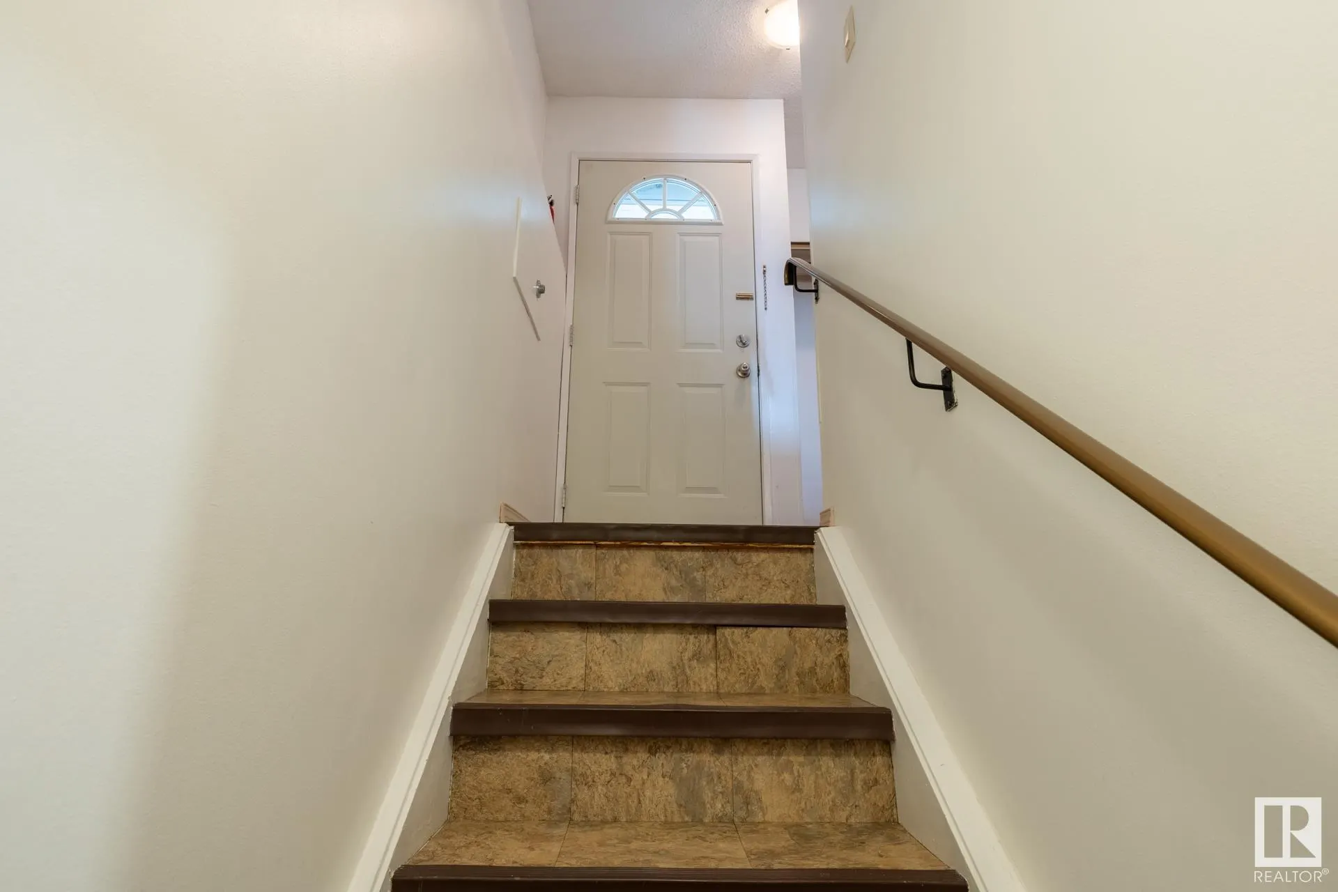 535 WILLOW Court