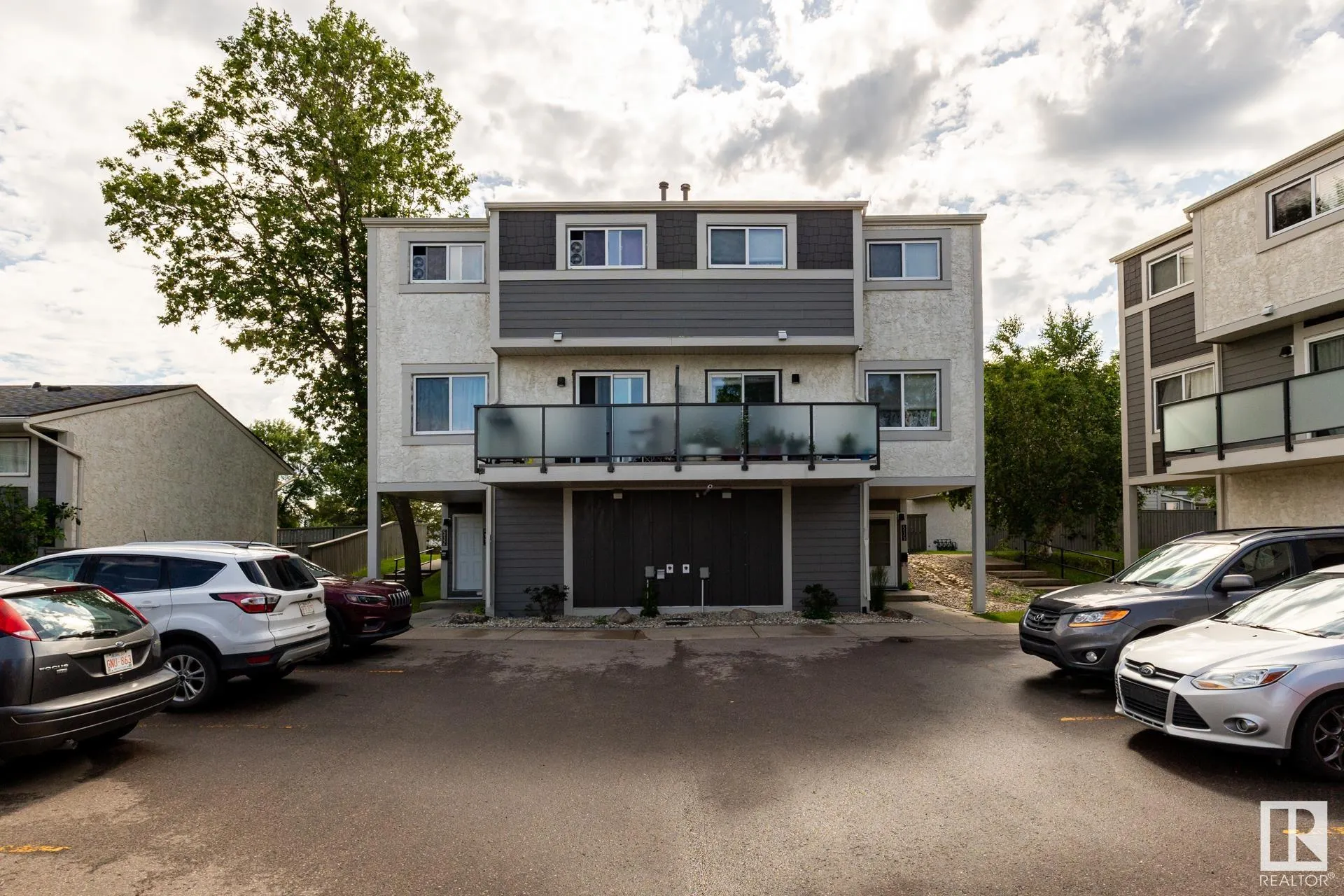 535 WILLOW Court