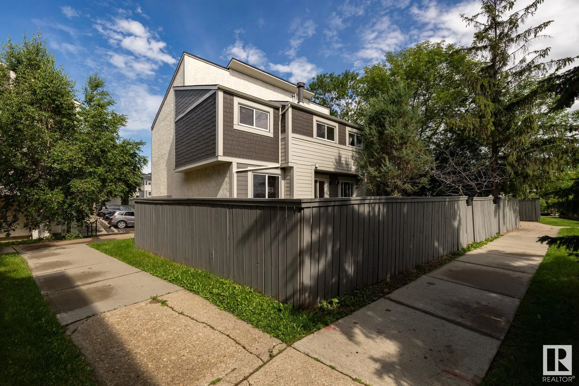 535 WILLOW Court