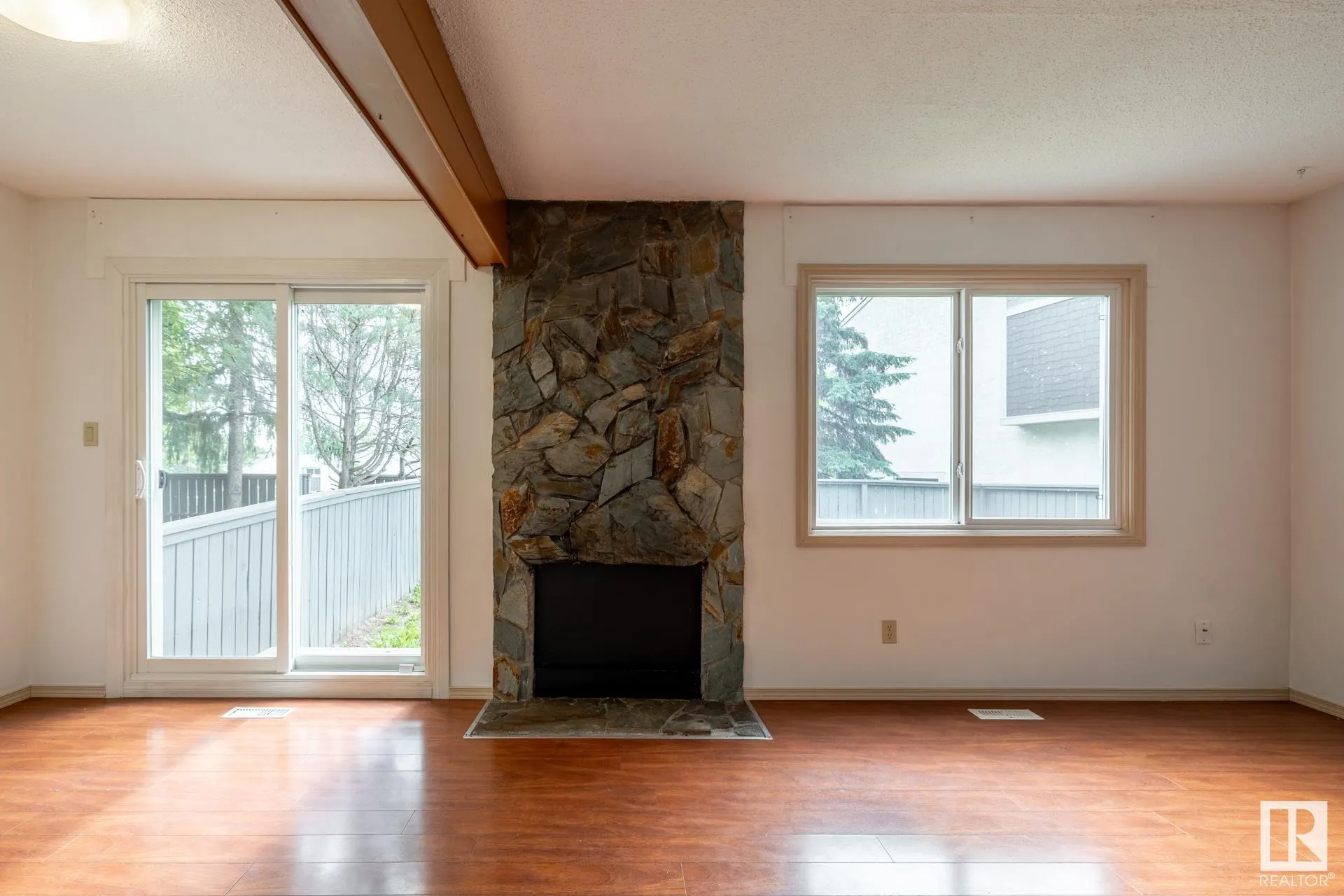 535 WILLOW Court