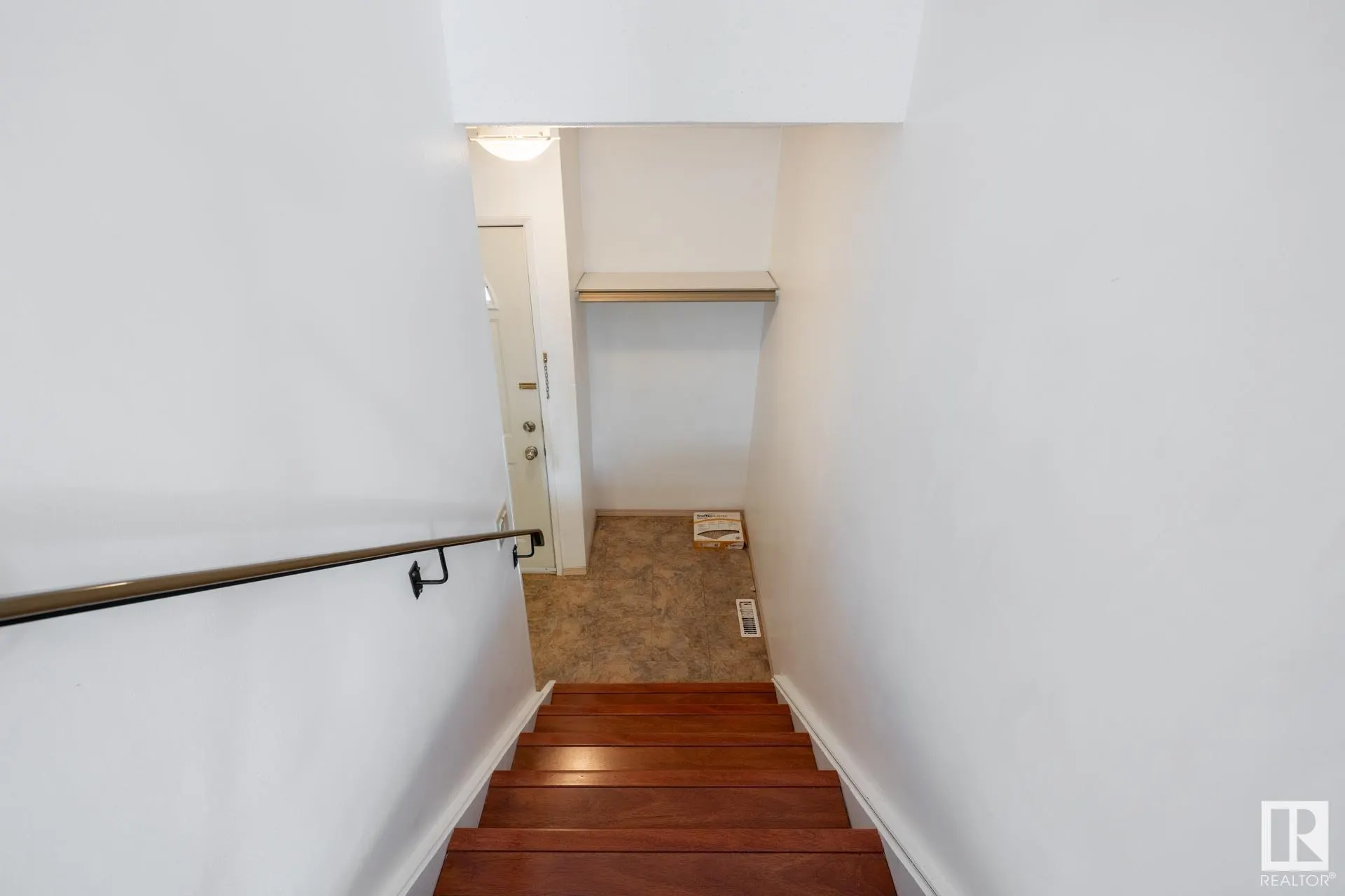 535 WILLOW Court