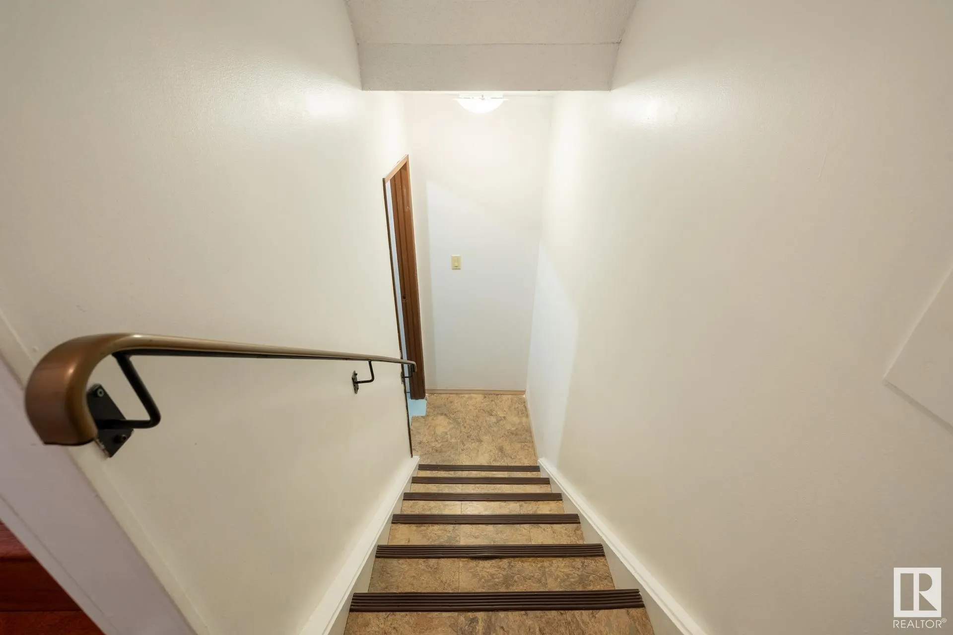 535 WILLOW Court
