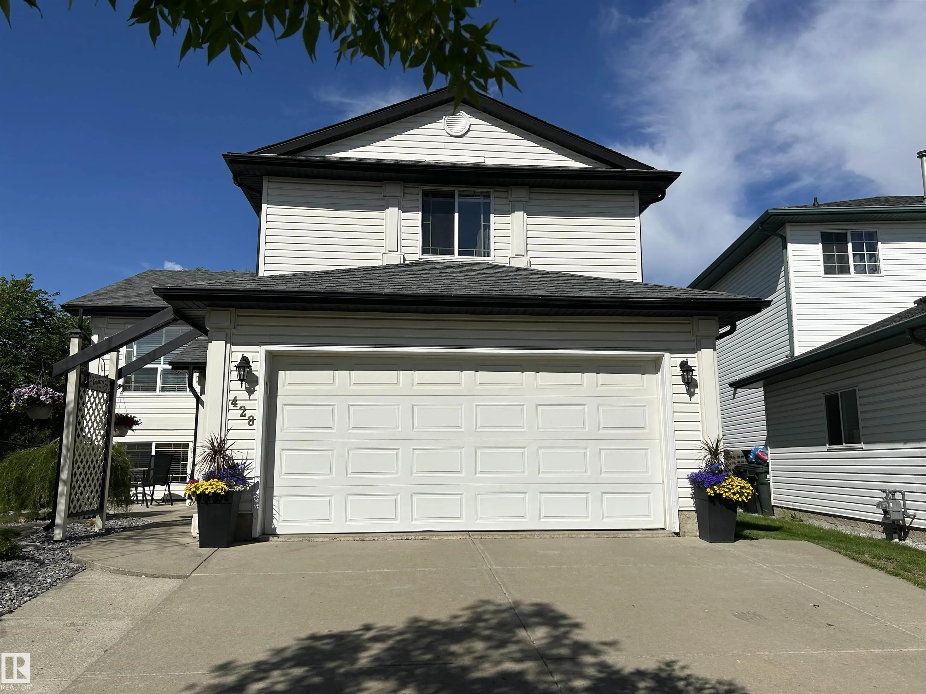 428 RAINBOW Crescent