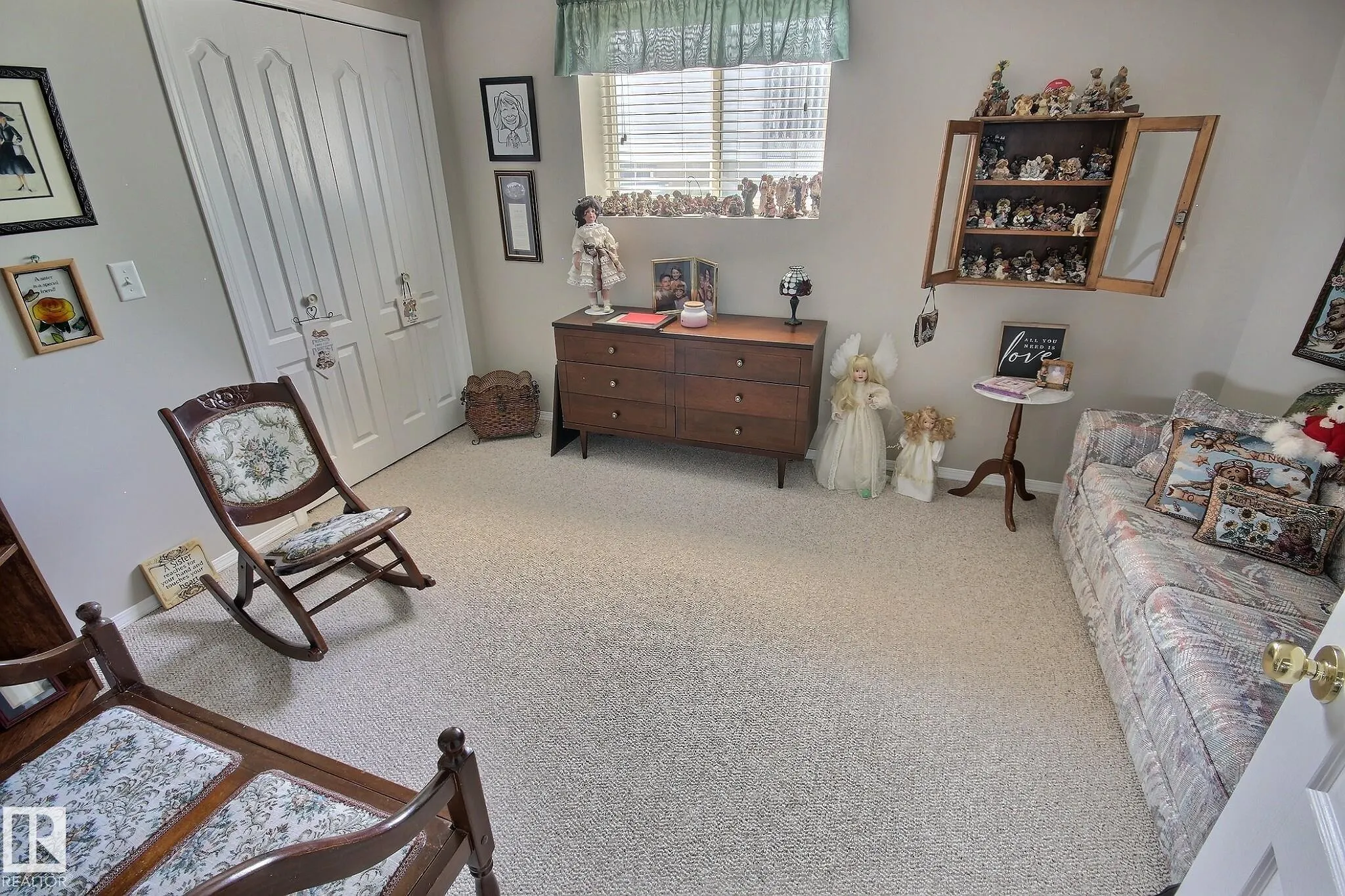428 RAINBOW Crescent
