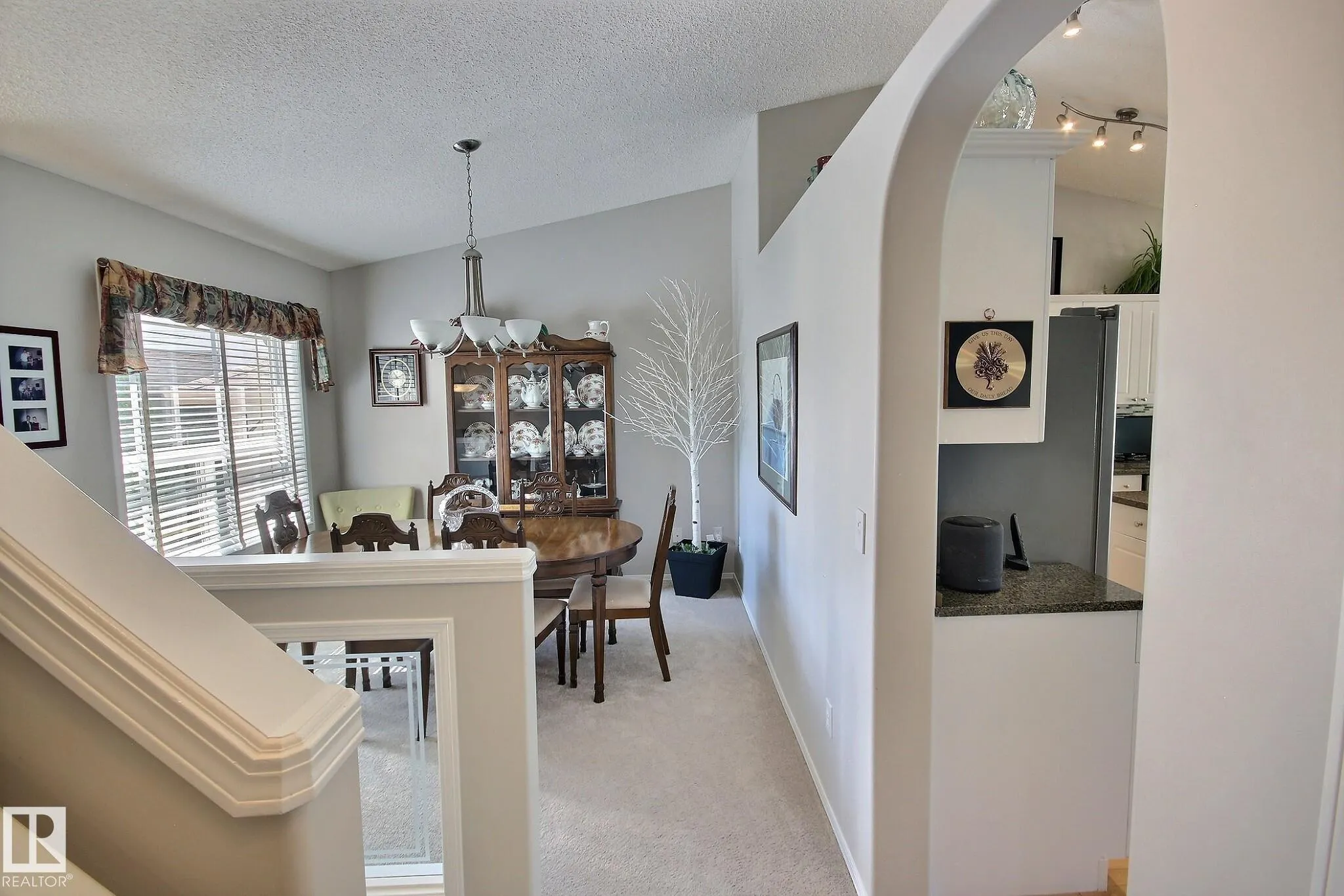 428 RAINBOW Crescent