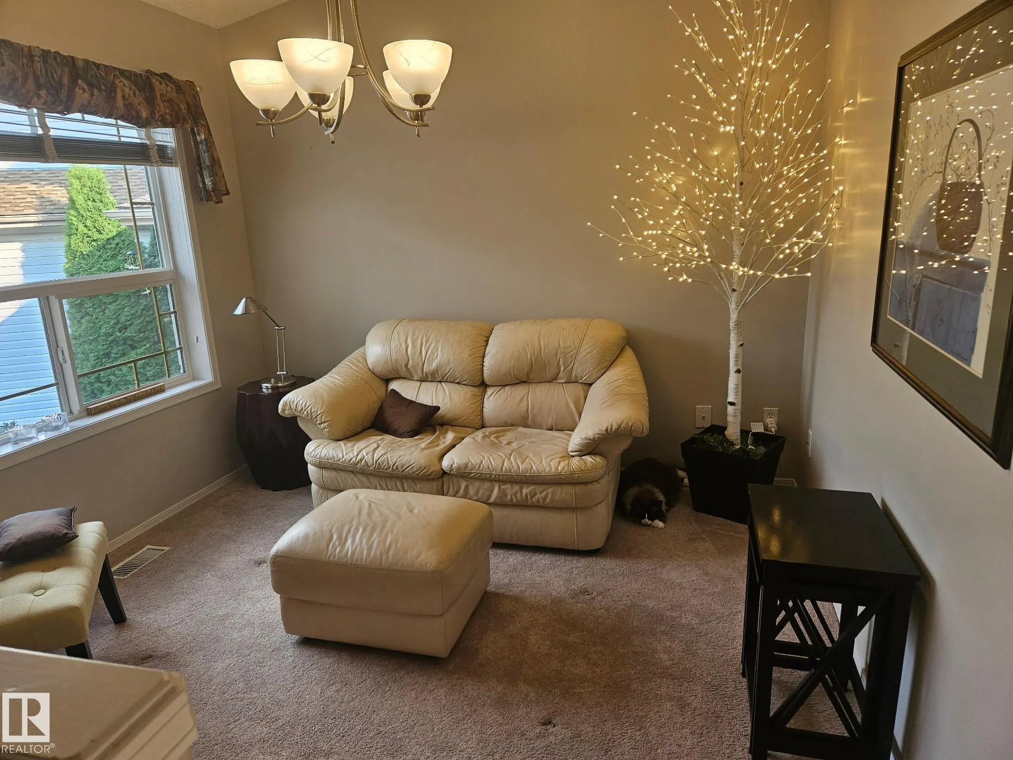428 RAINBOW Crescent