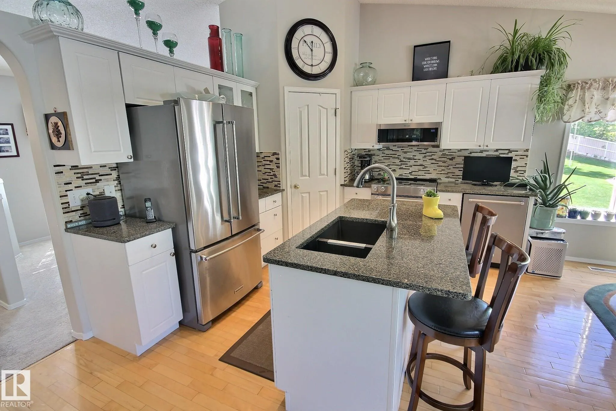 428 RAINBOW Crescent