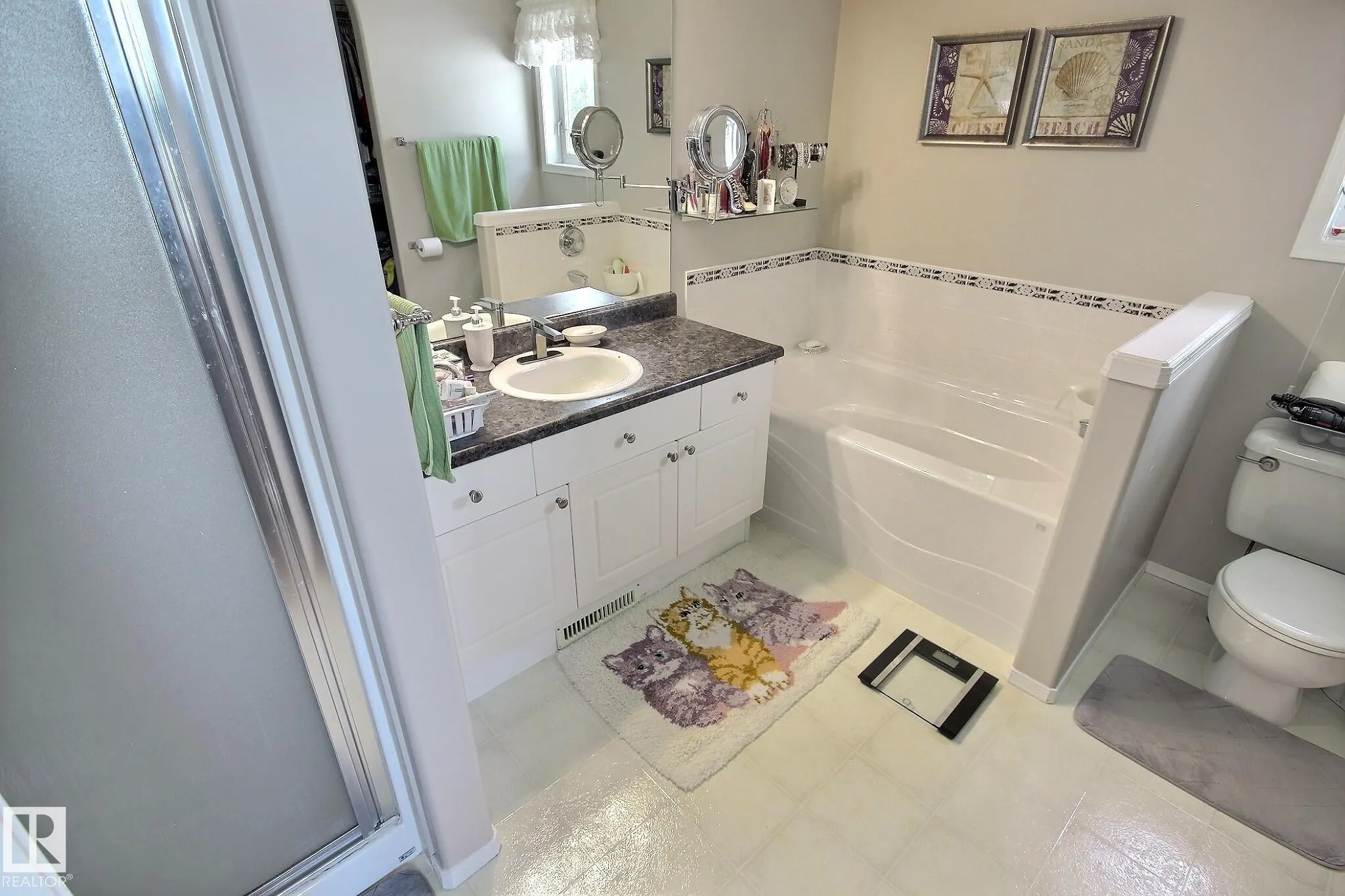 428 RAINBOW Crescent