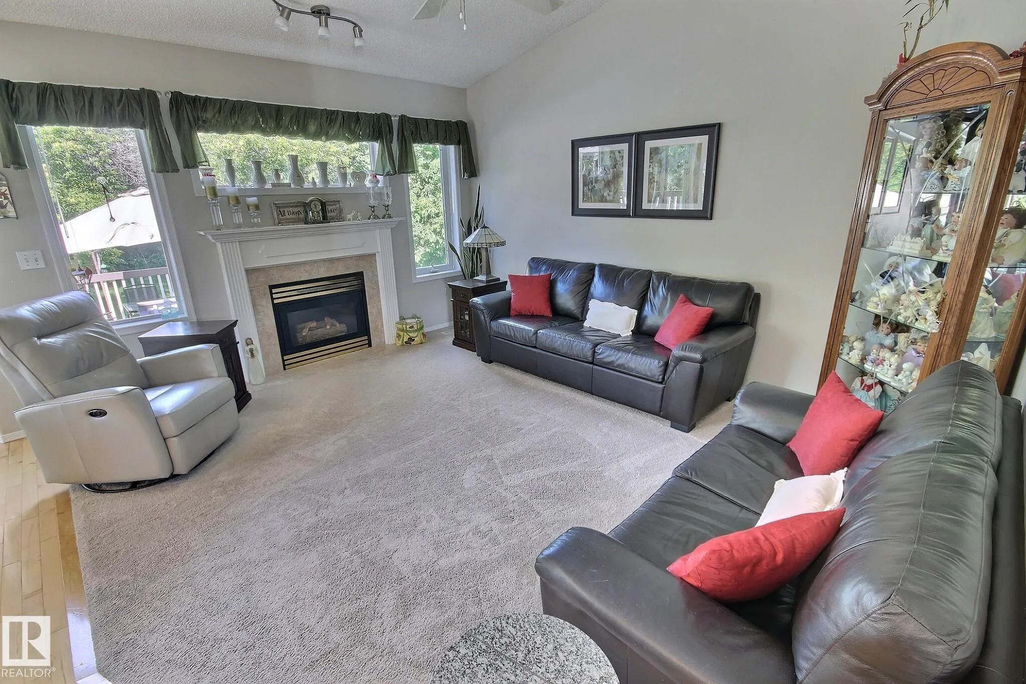 428 RAINBOW Crescent