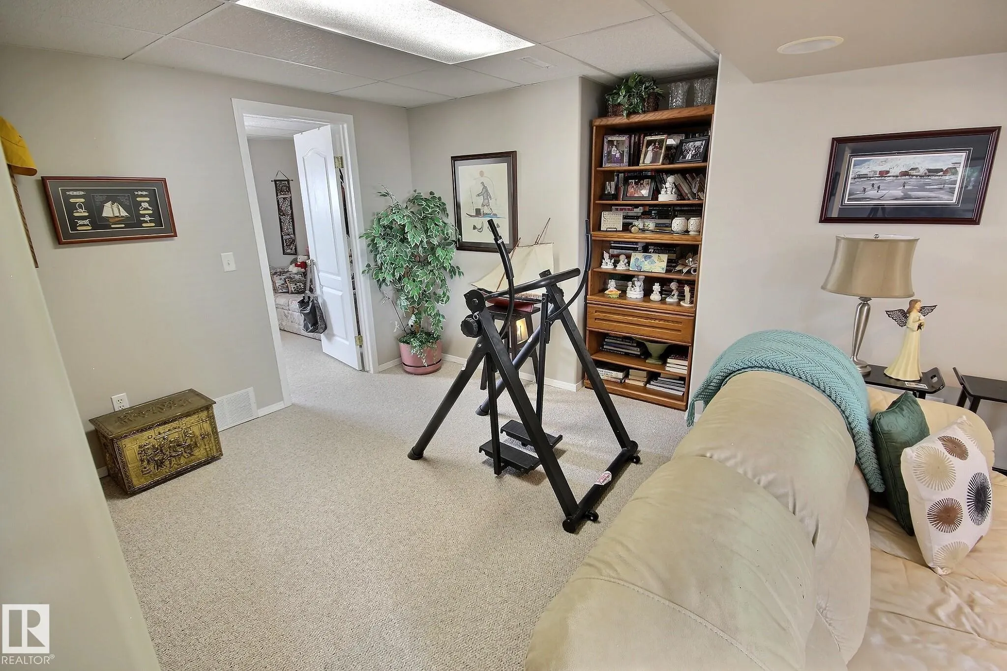 428 RAINBOW Crescent