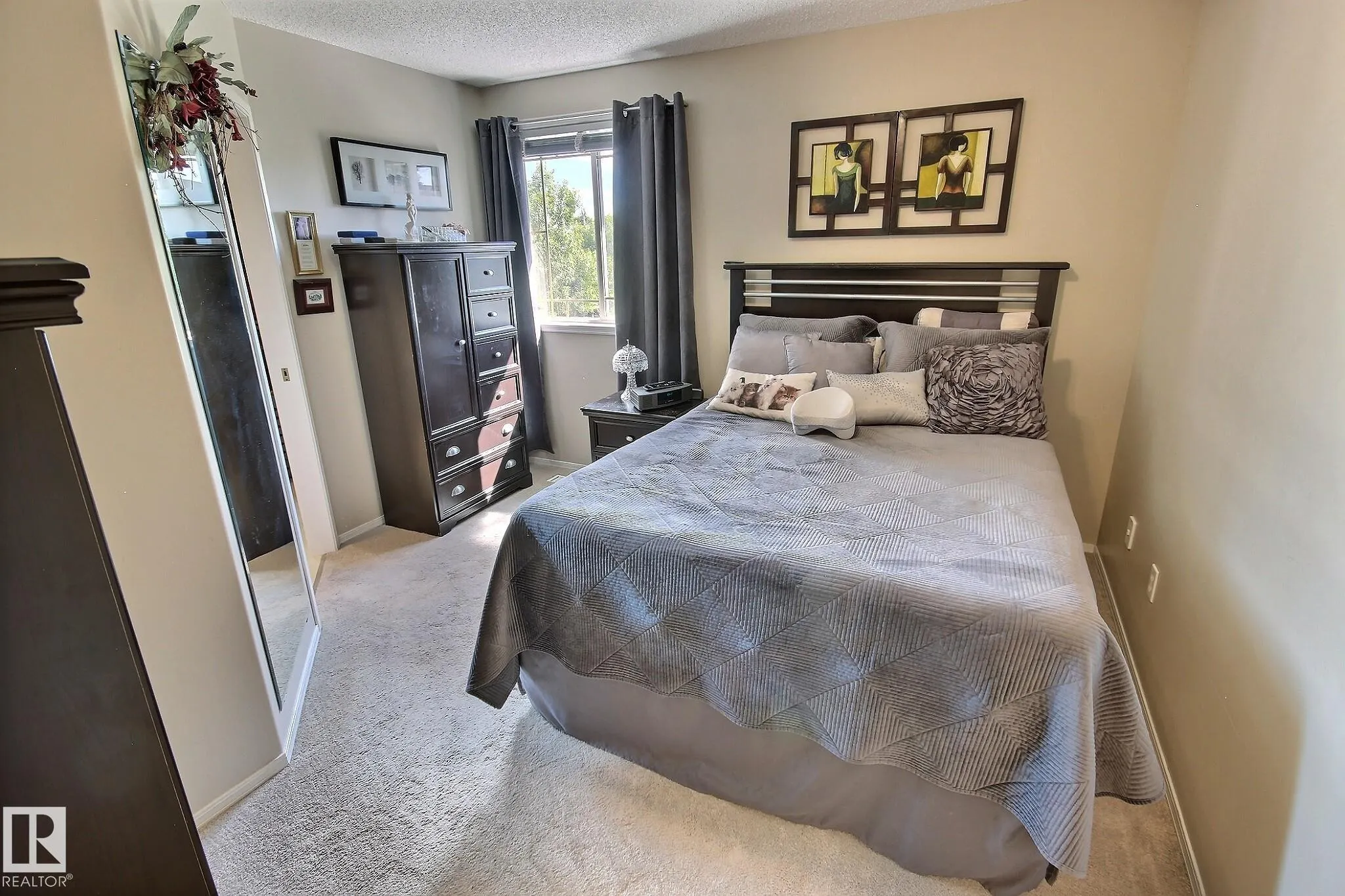 428 RAINBOW Crescent