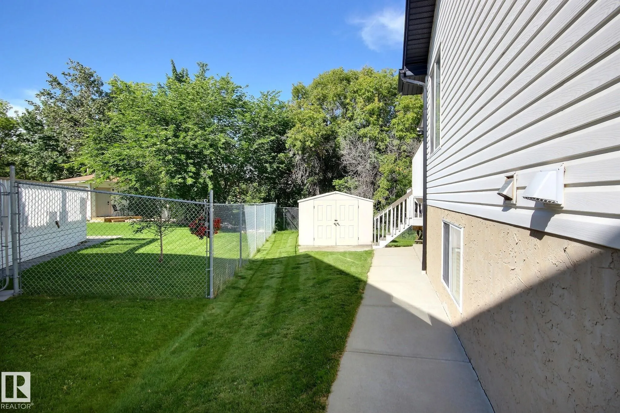 428 RAINBOW Crescent