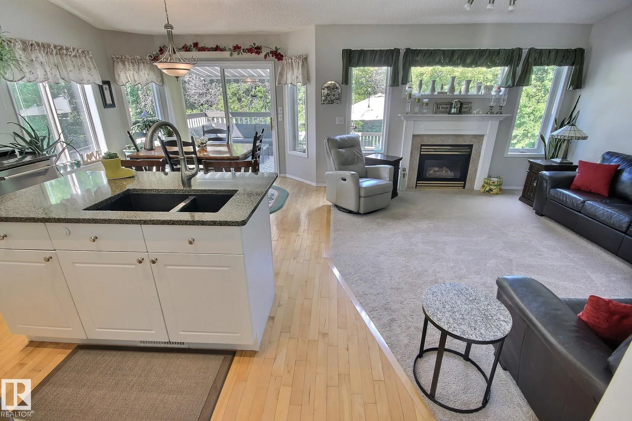 428 RAINBOW Crescent