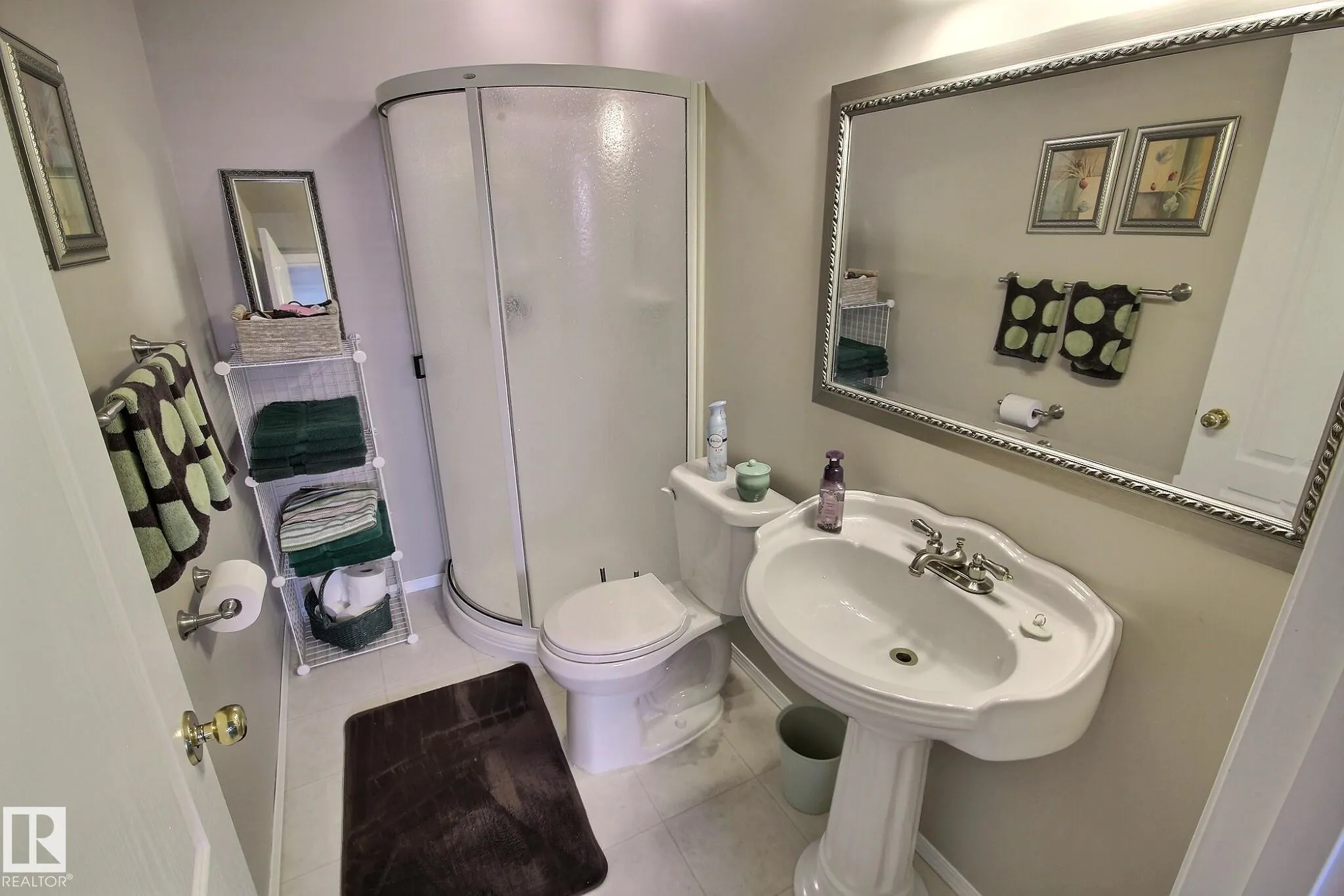428 RAINBOW Crescent