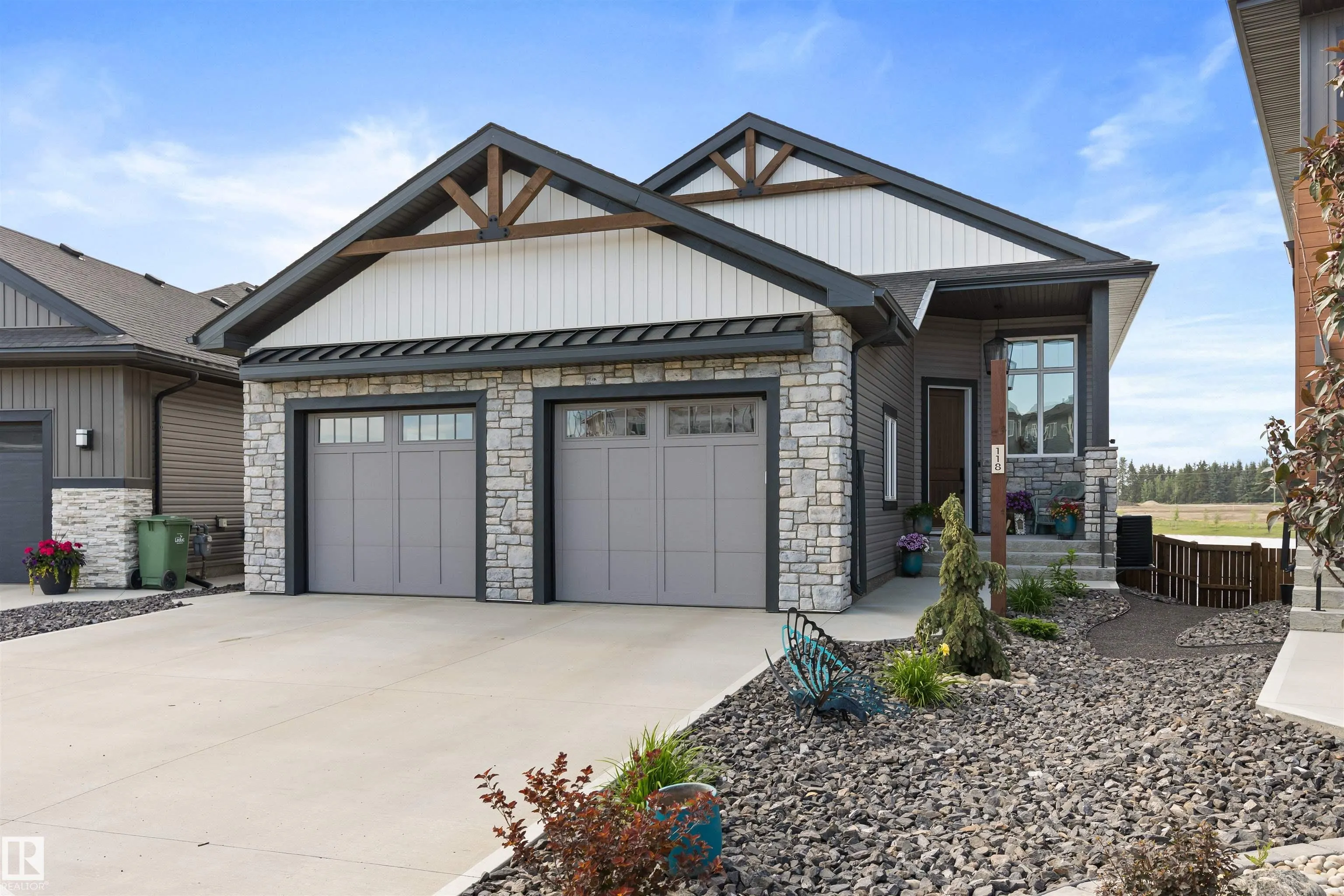 118 LILAC Close