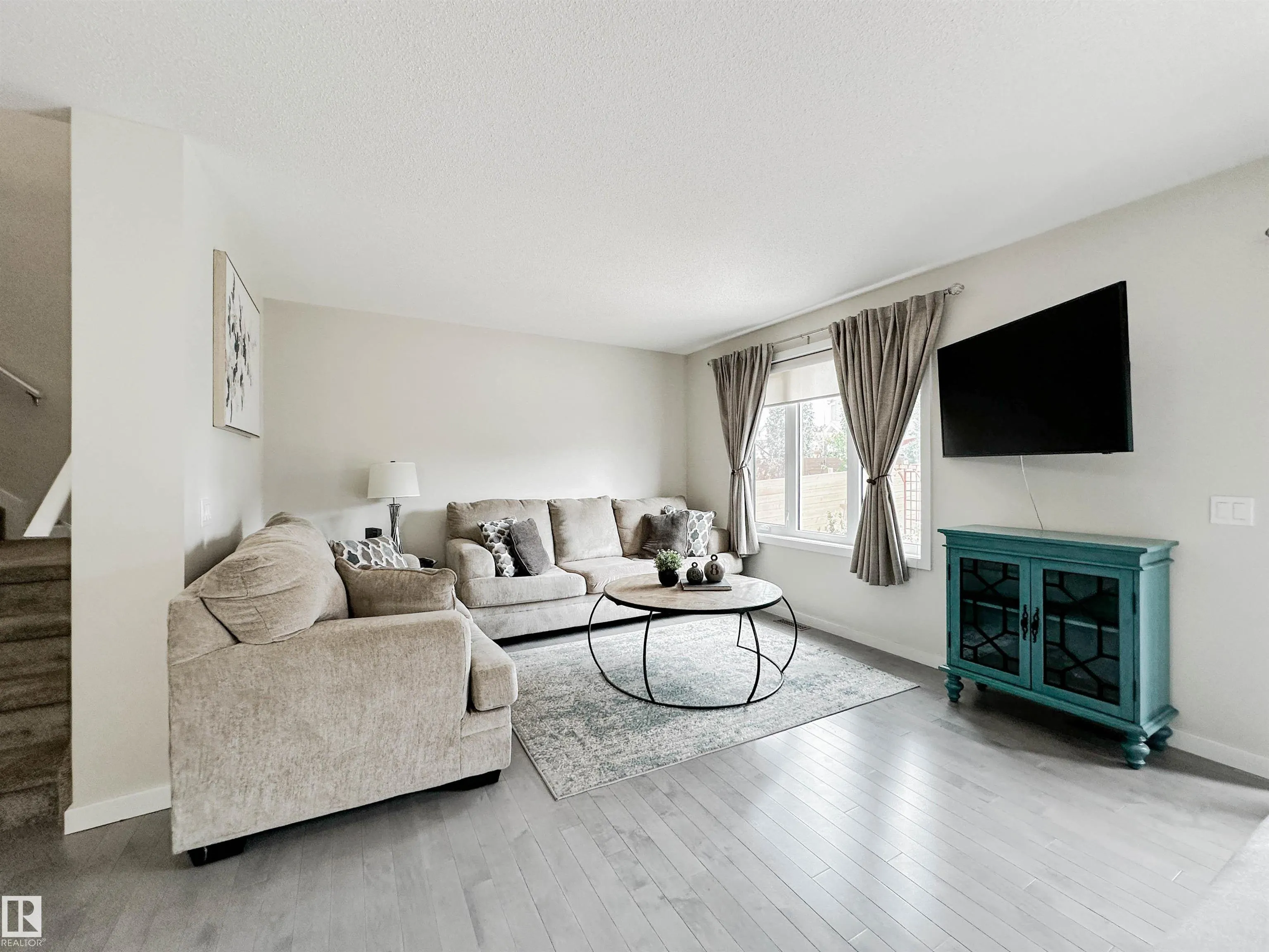 27 JAMES Crescent