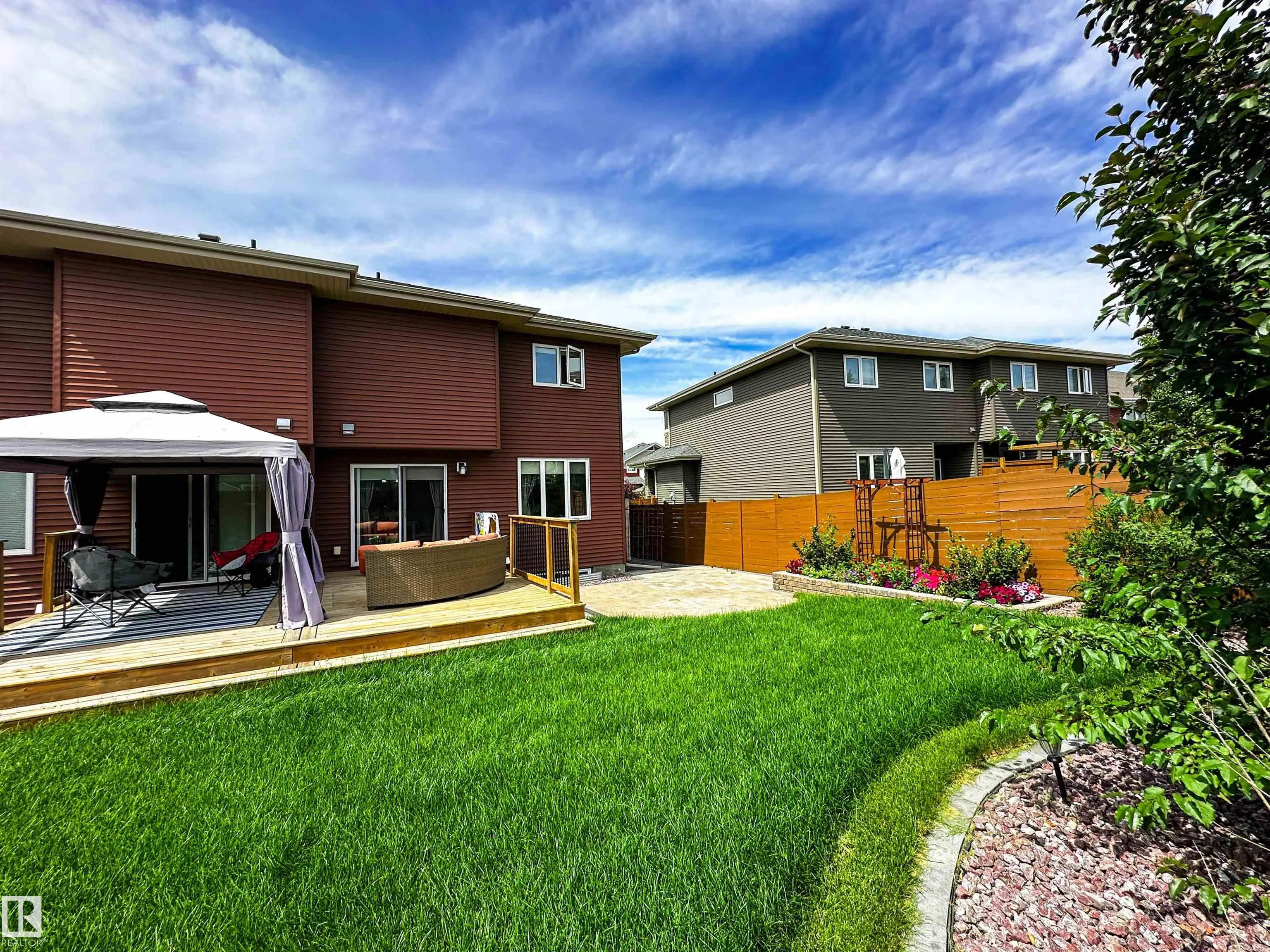 27 JAMES Crescent