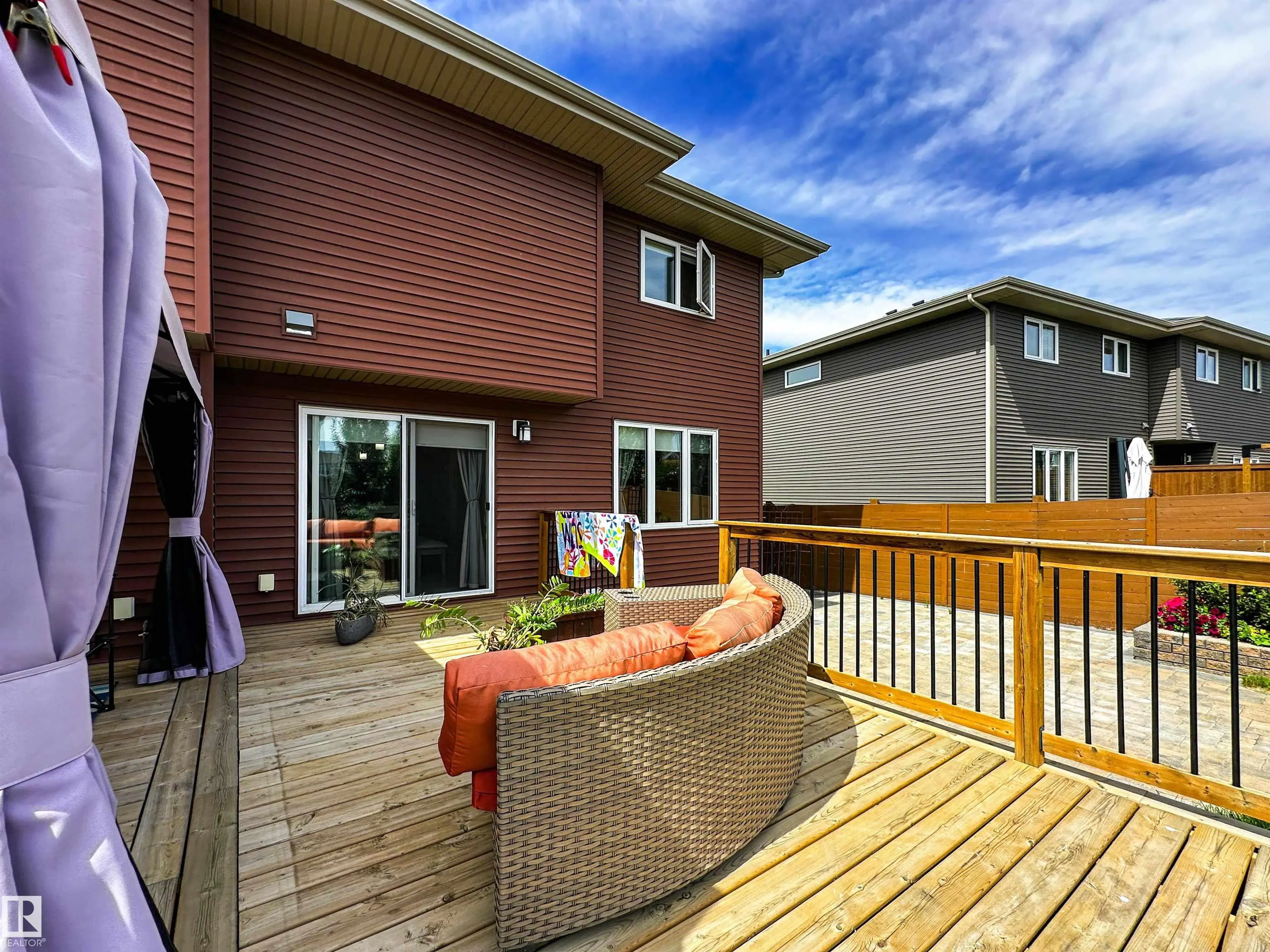 27 JAMES Crescent