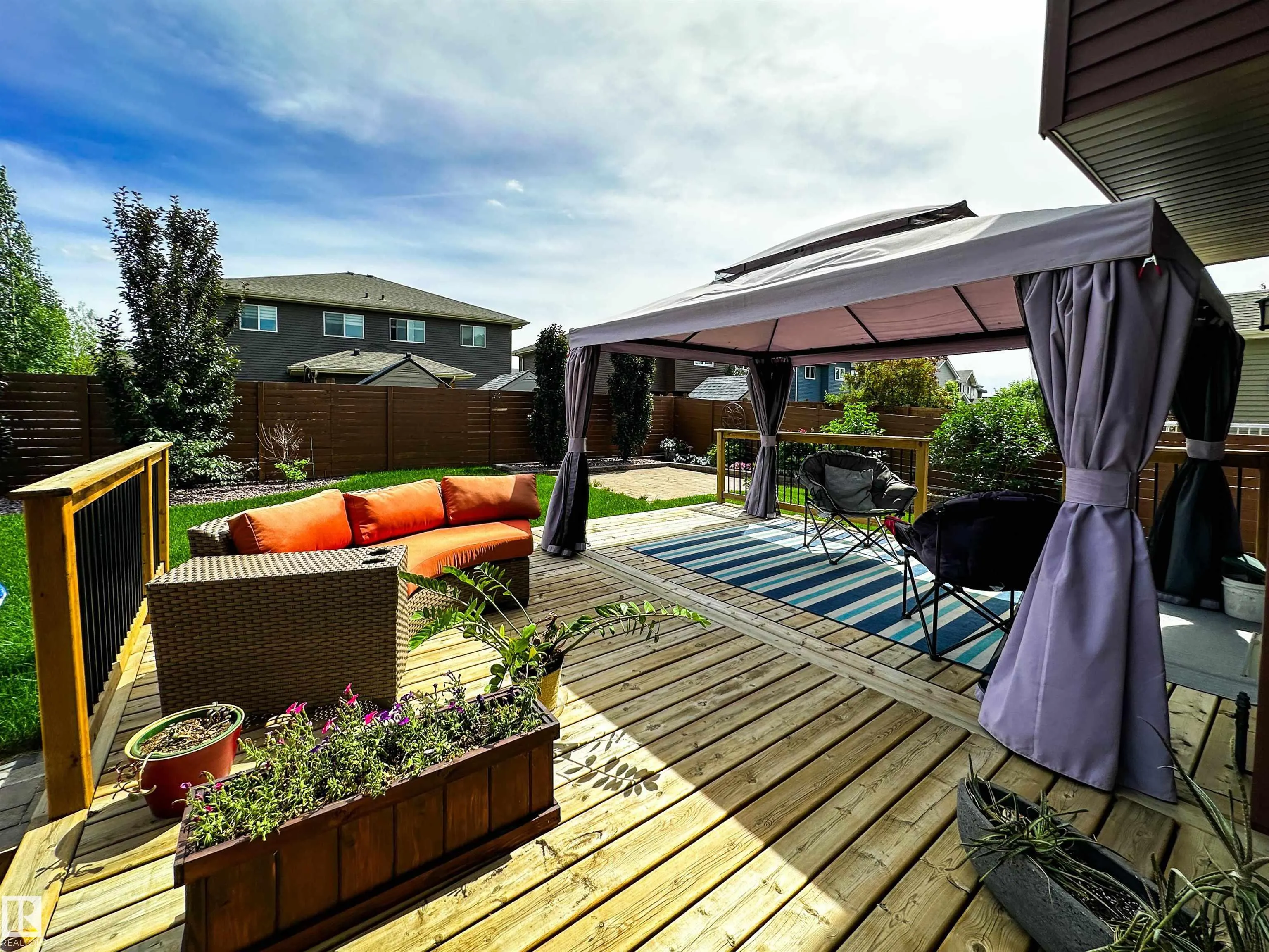 27 JAMES Crescent