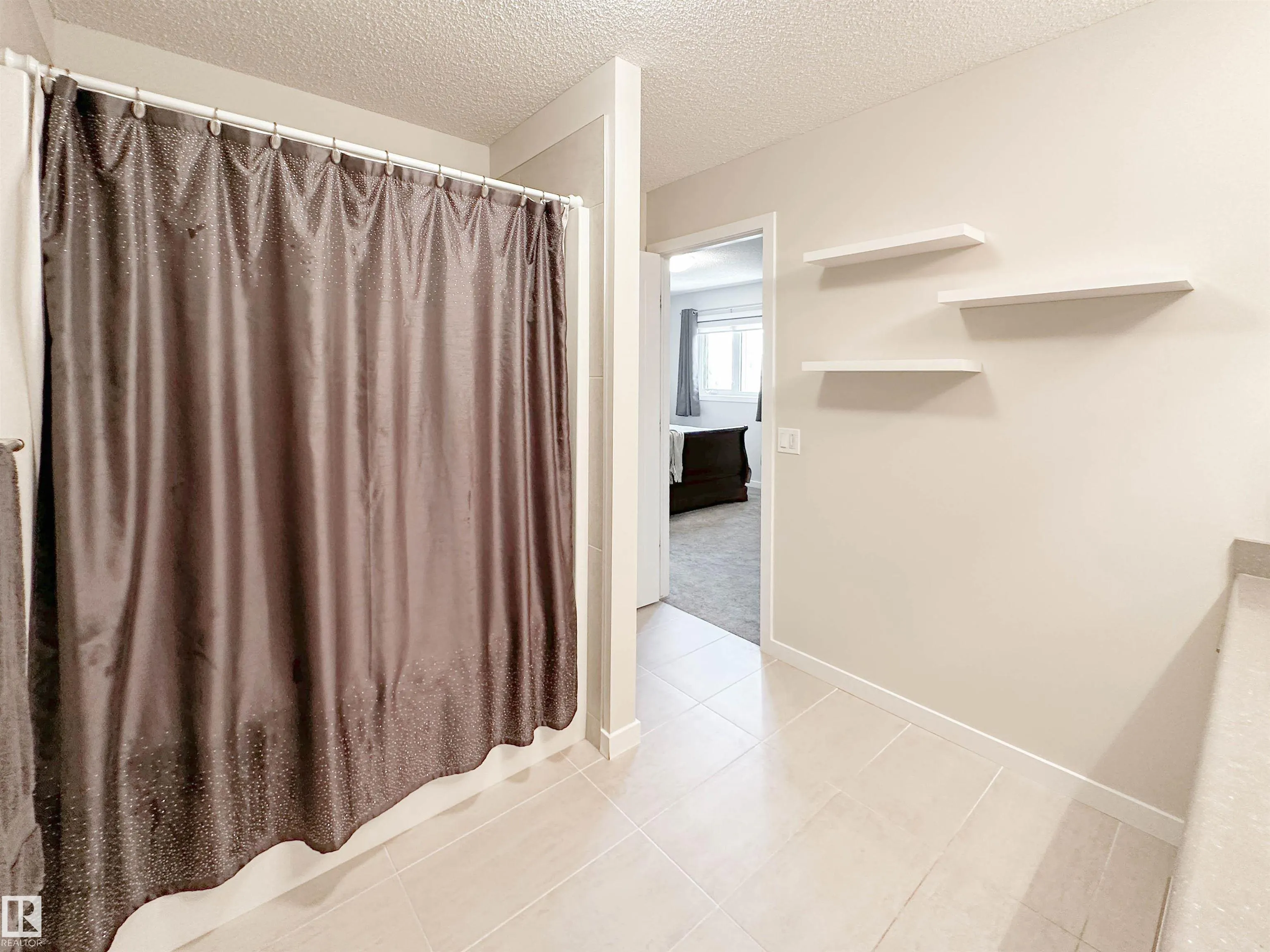 27 JAMES Crescent
