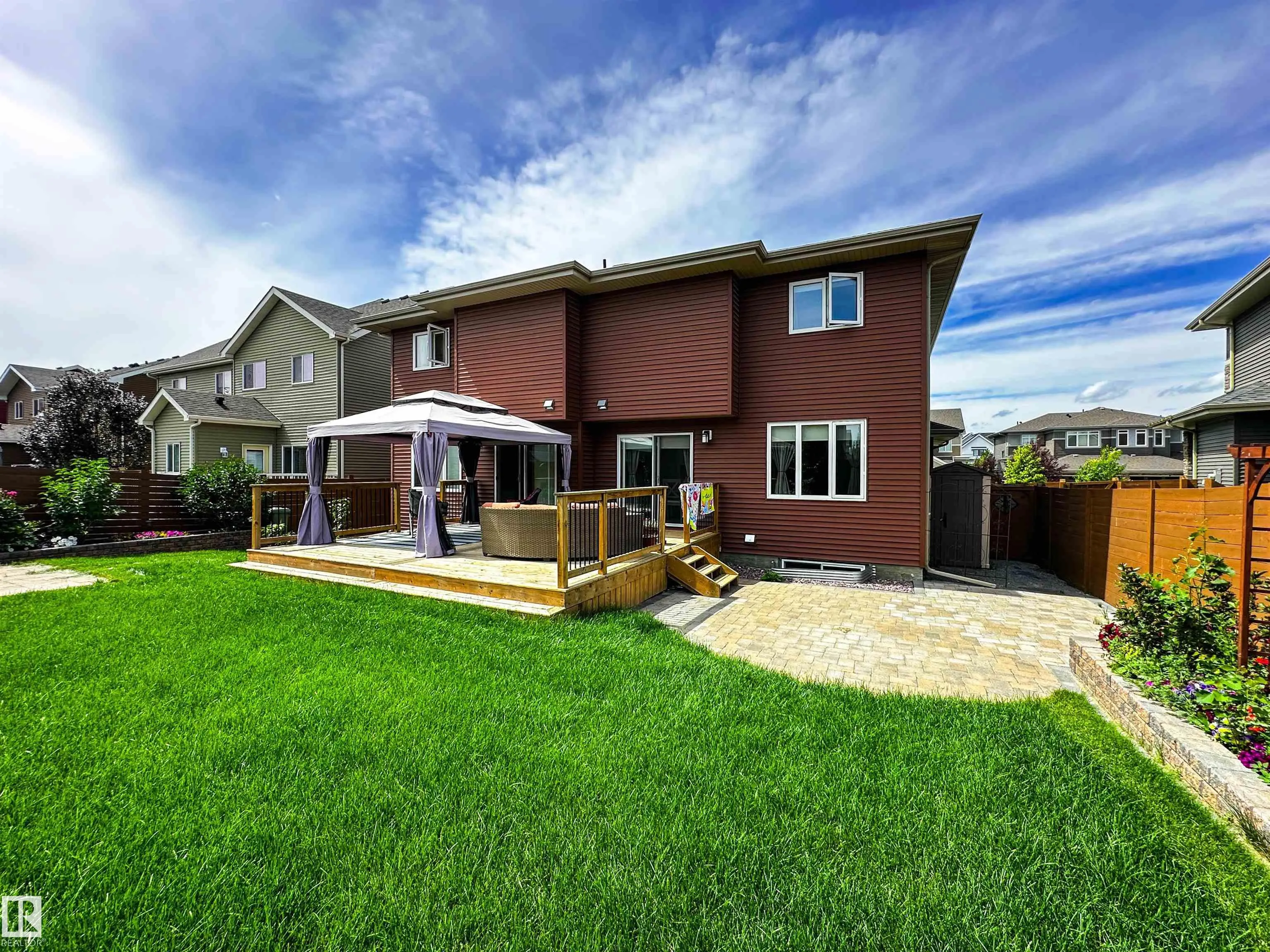 27 JAMES Crescent