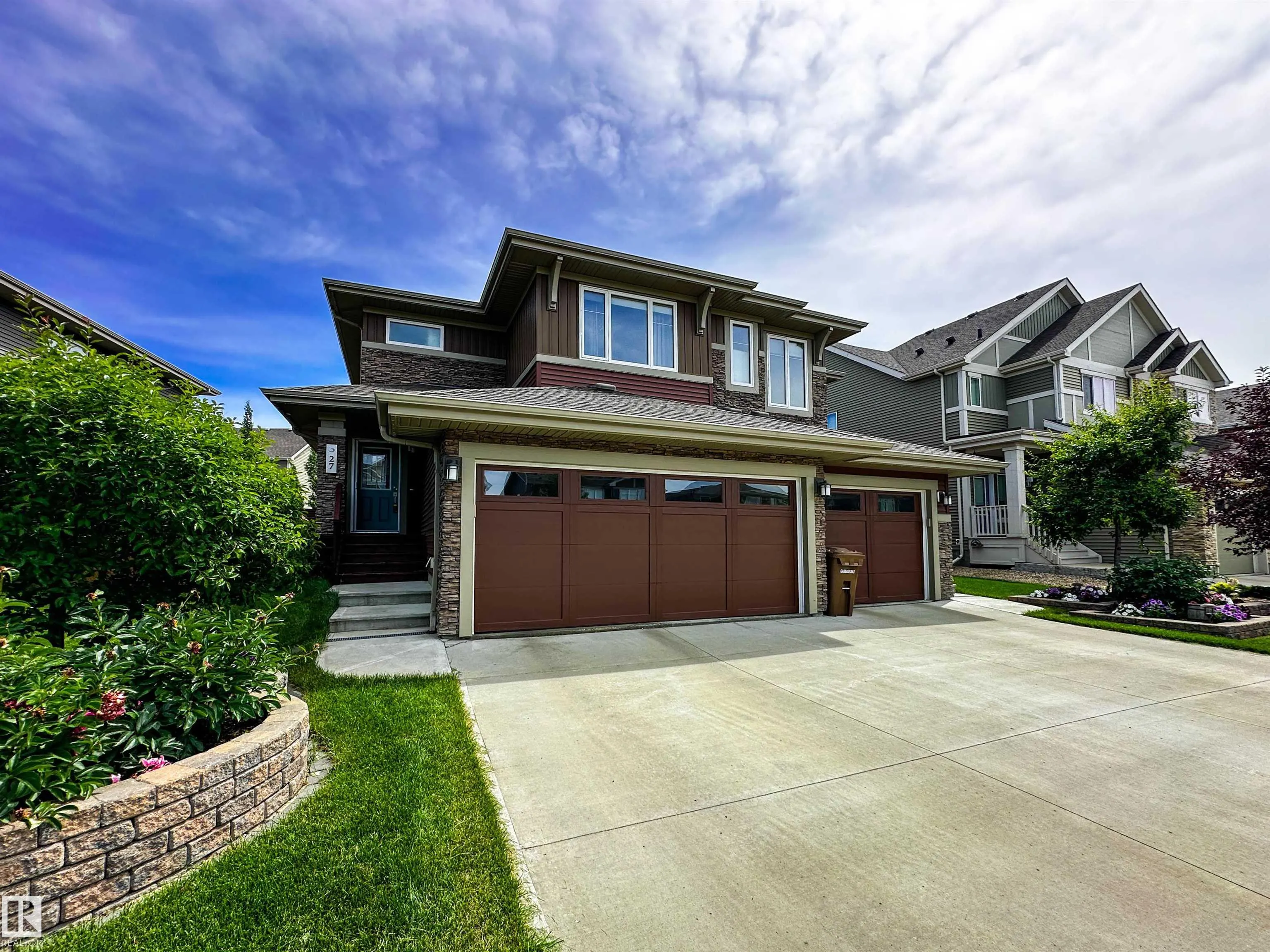 27 JAMES Crescent