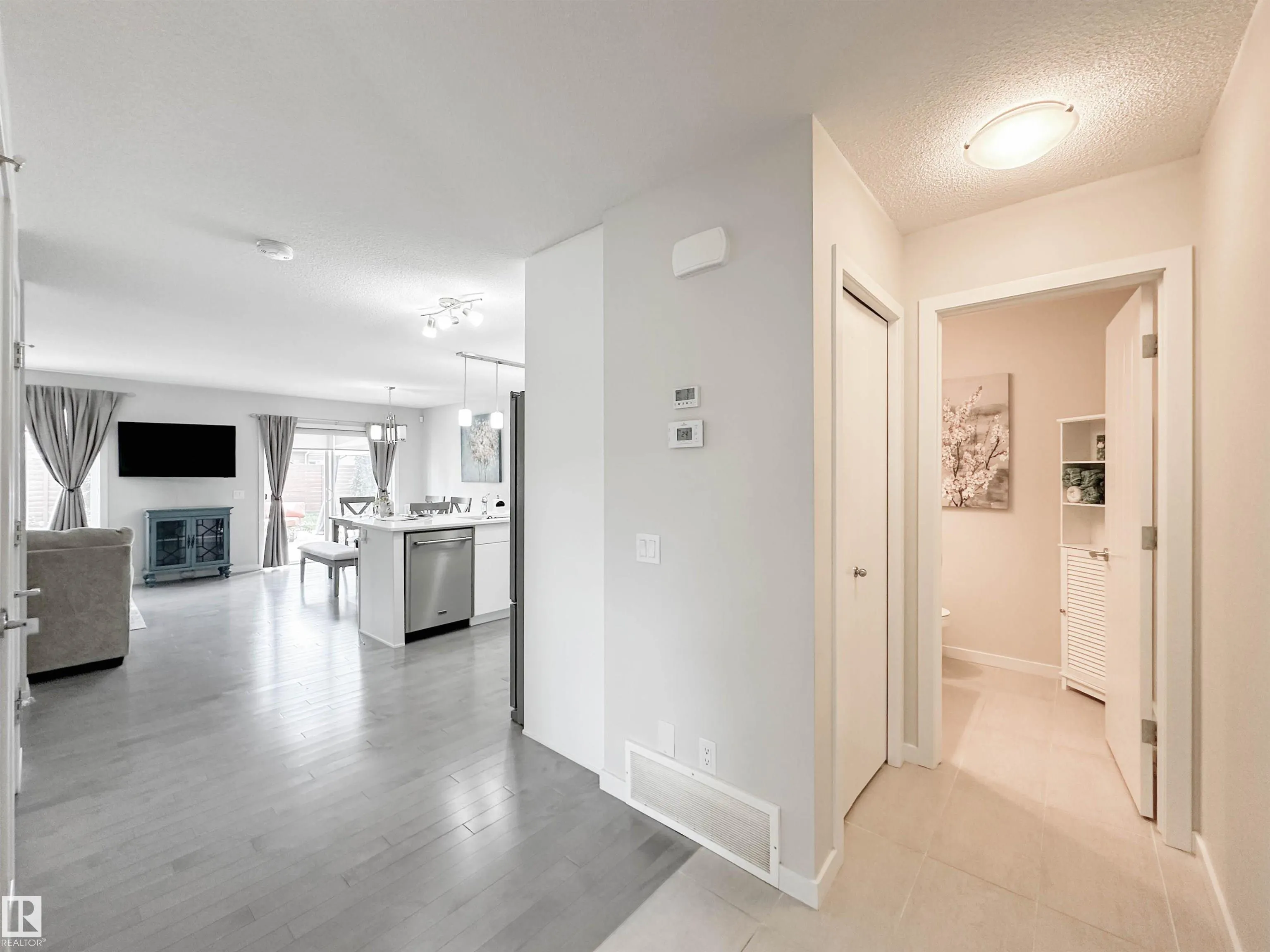27 JAMES Crescent