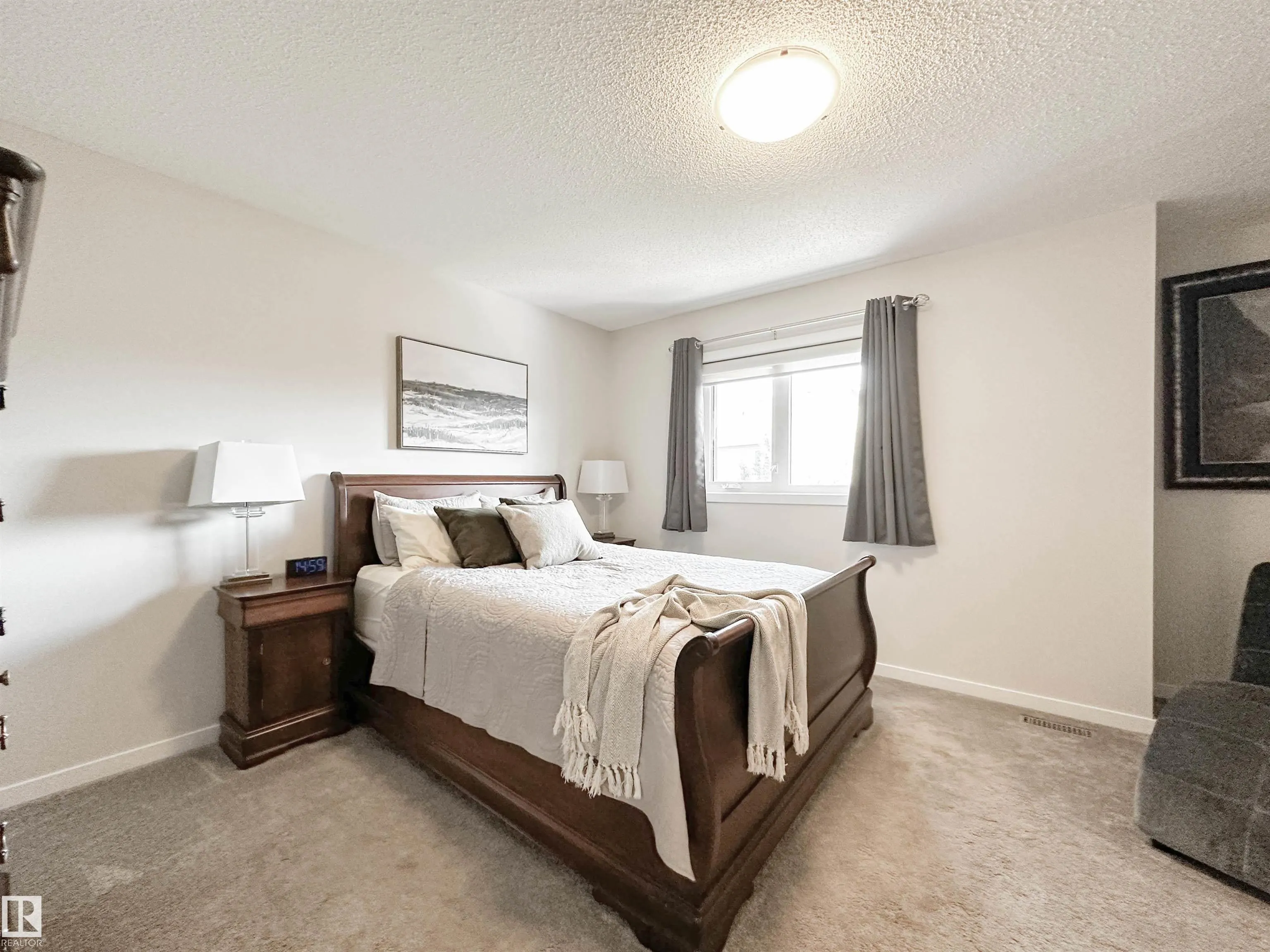 27 JAMES Crescent