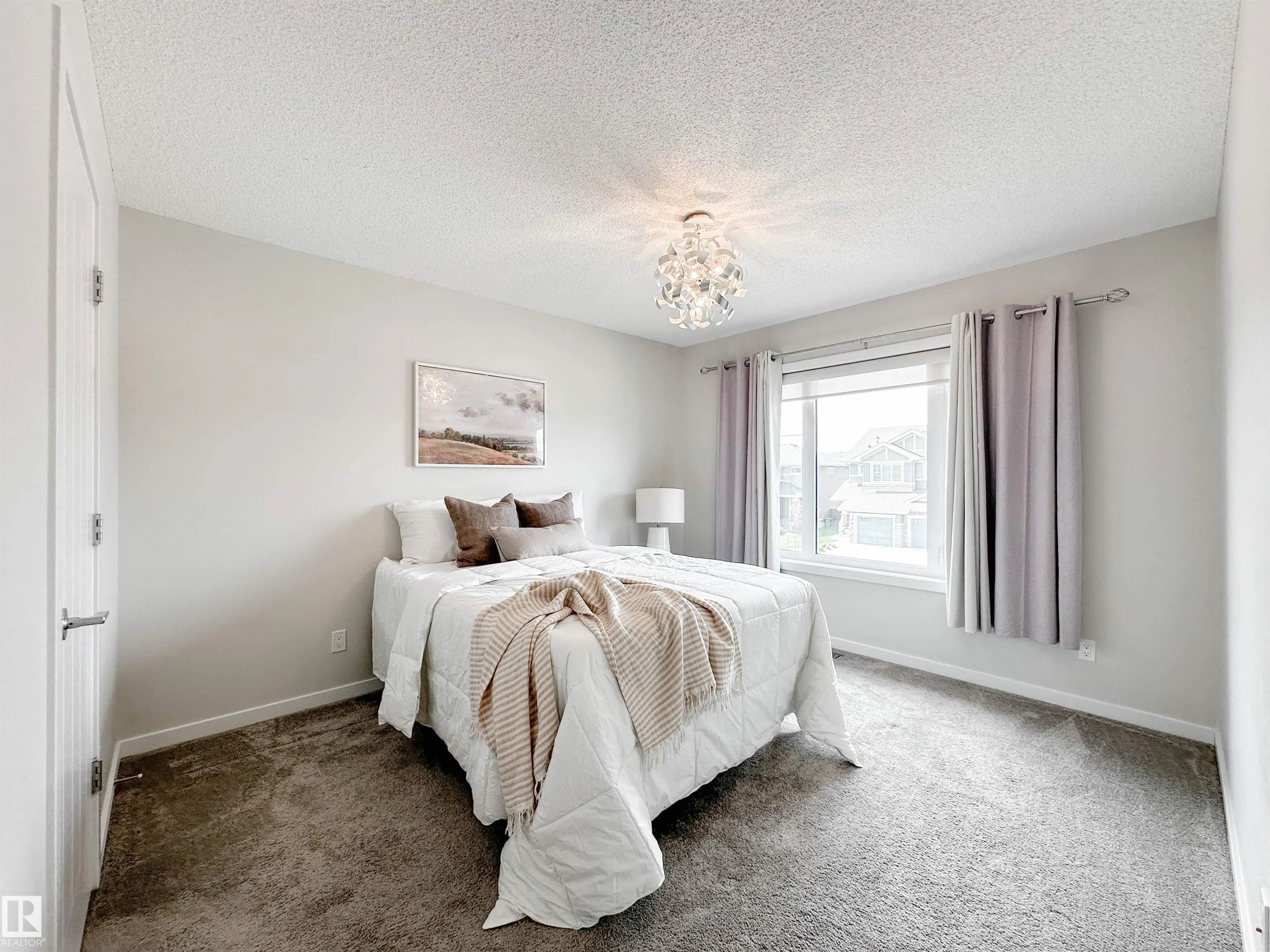 27 JAMES Crescent