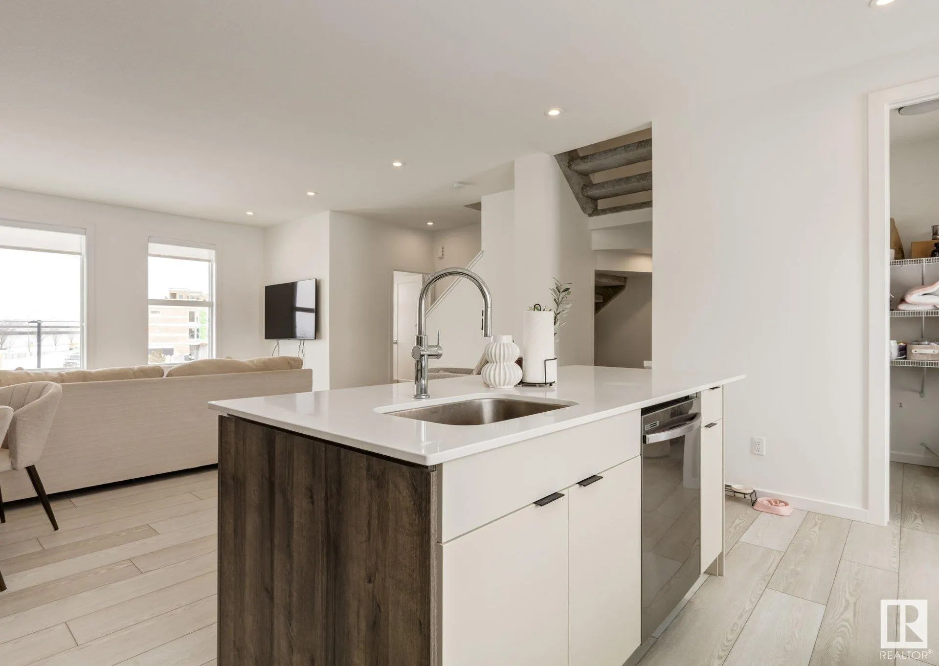 5 RONDEAU Drive