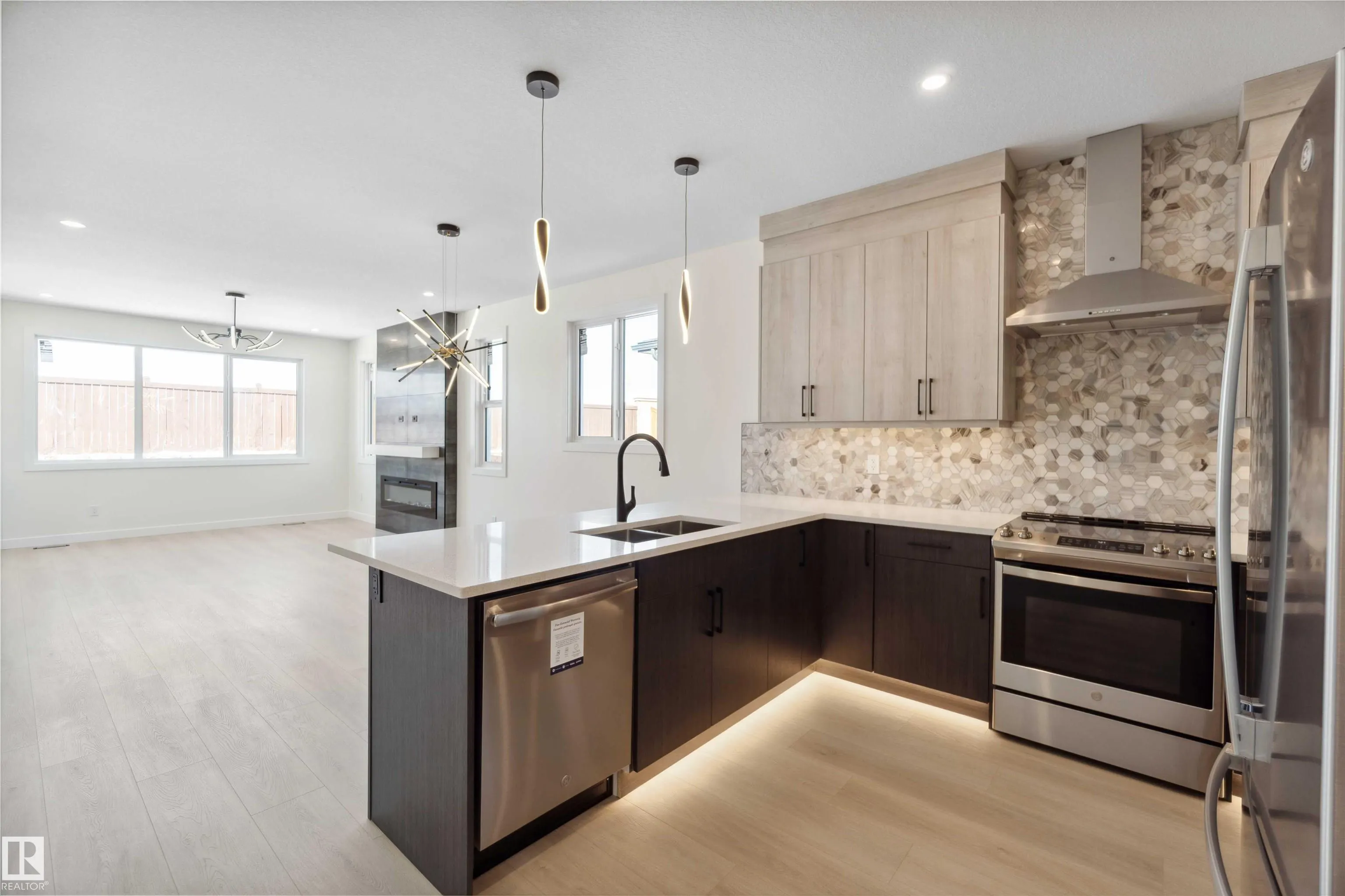 15 BRUNSWYCK Crescent