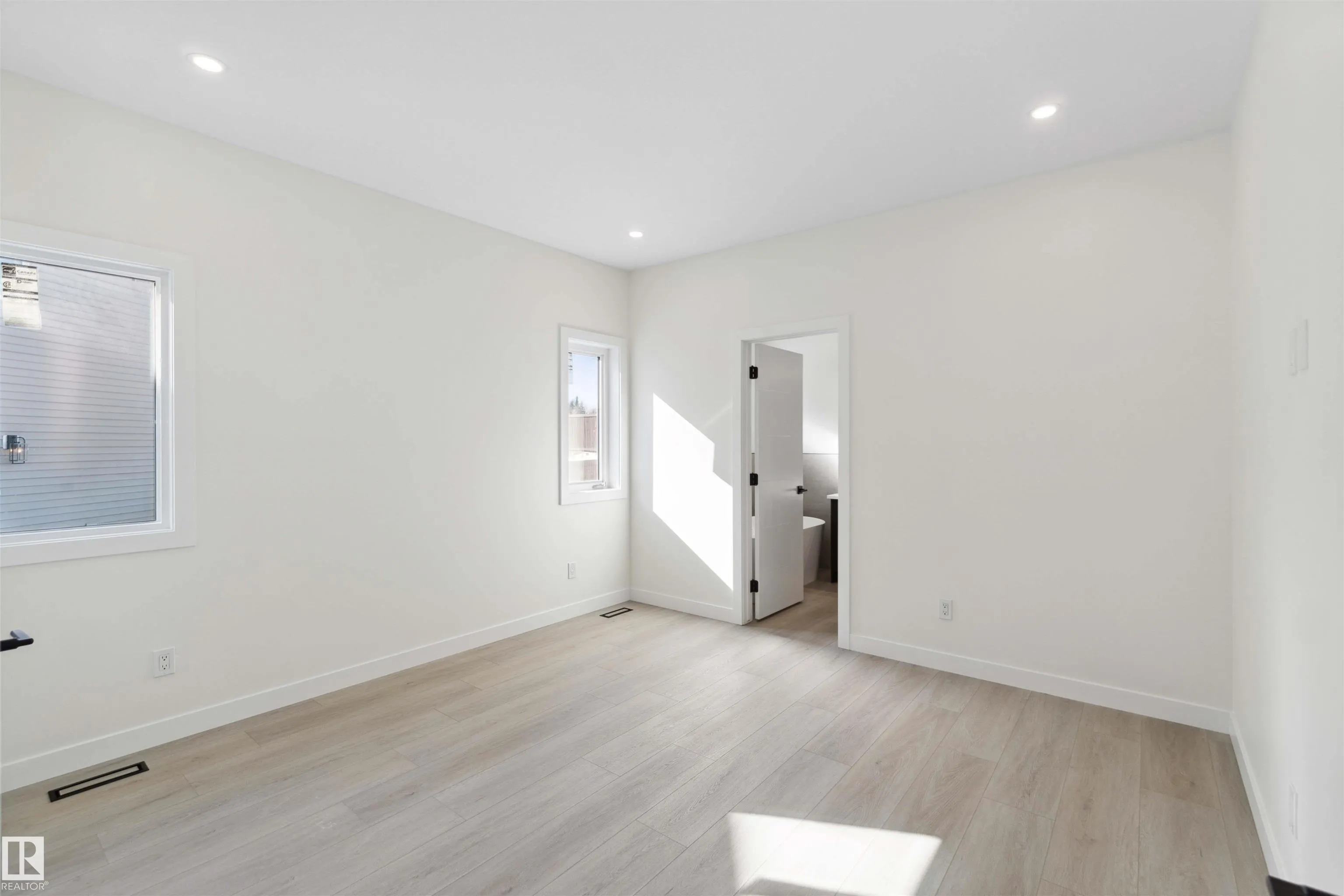 15 BRUNSWYCK Crescent