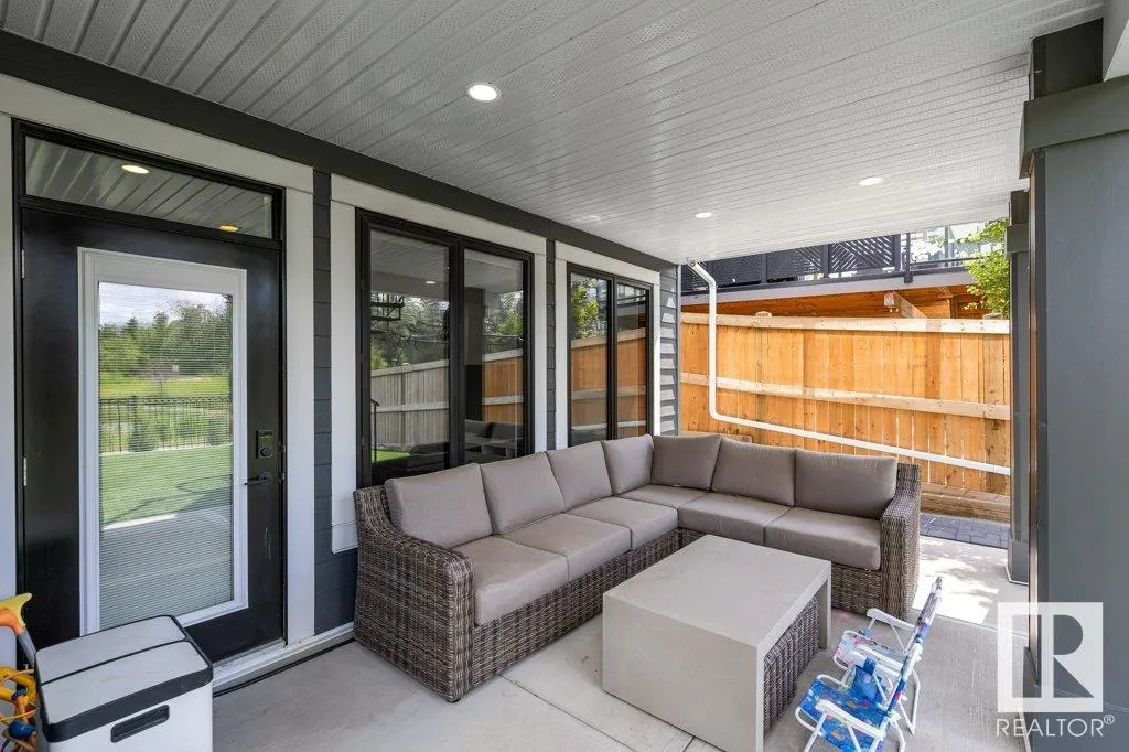 27 RYBURY Court