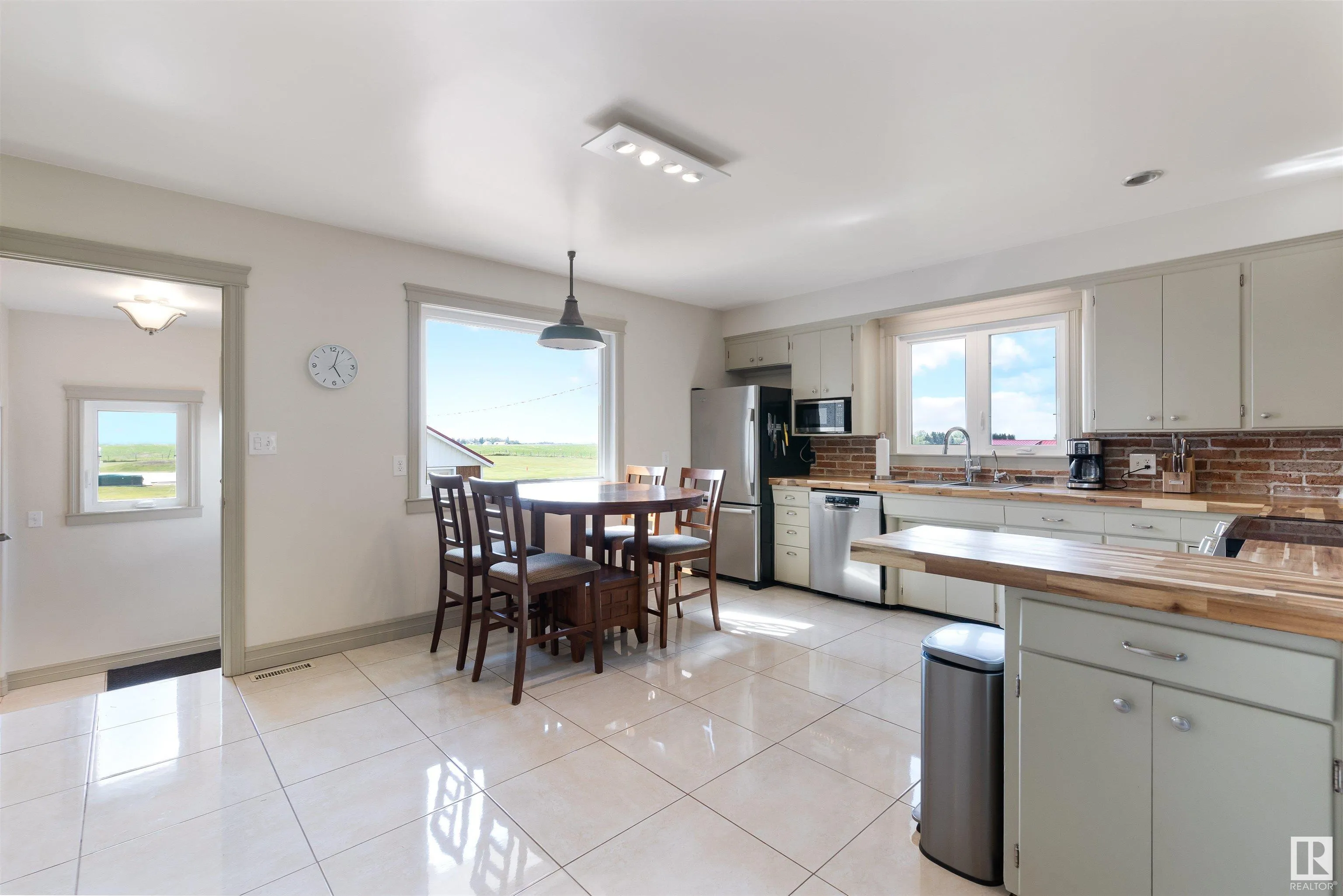 55360 RGE ROAD 205