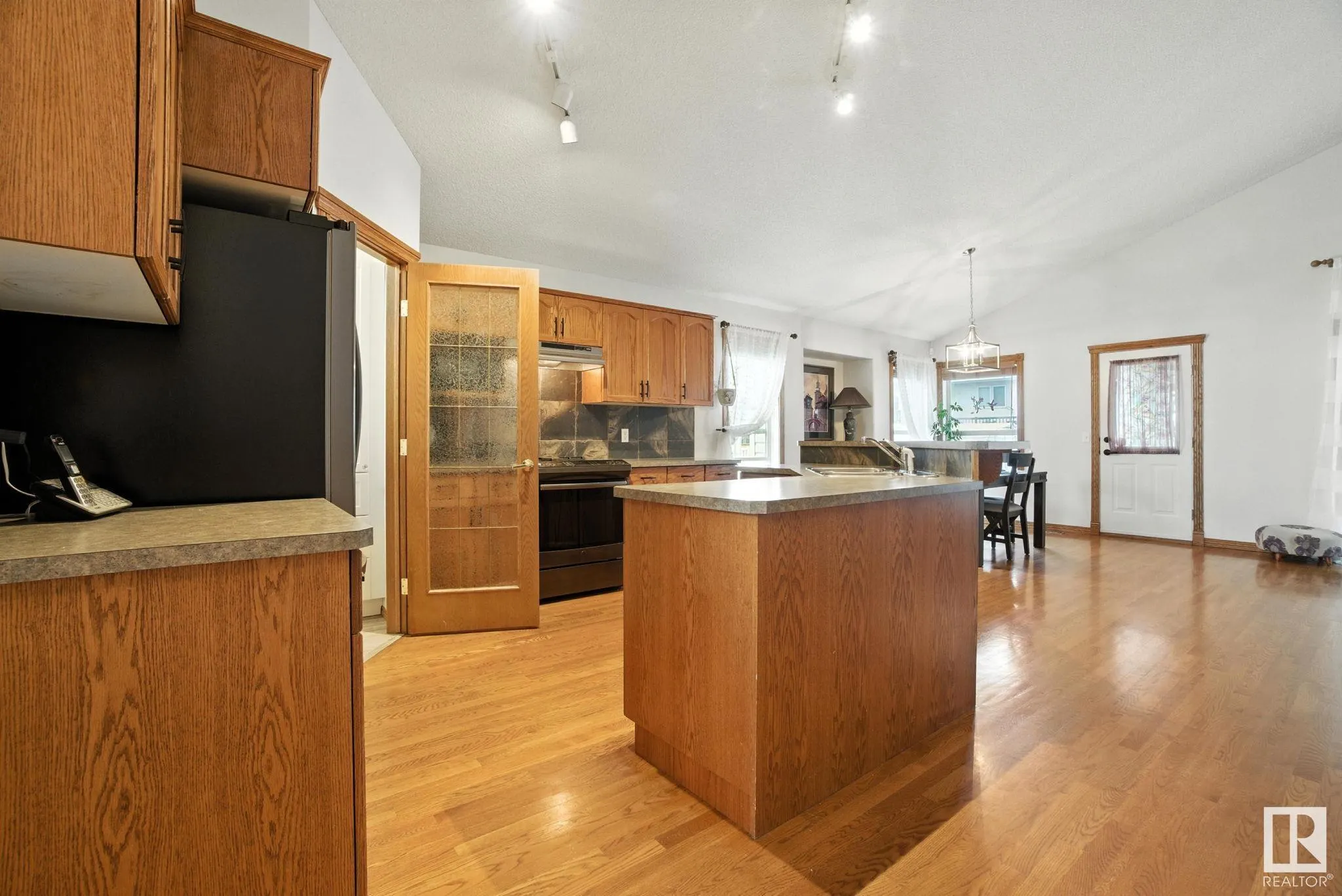 504 HIGHLAND Drive