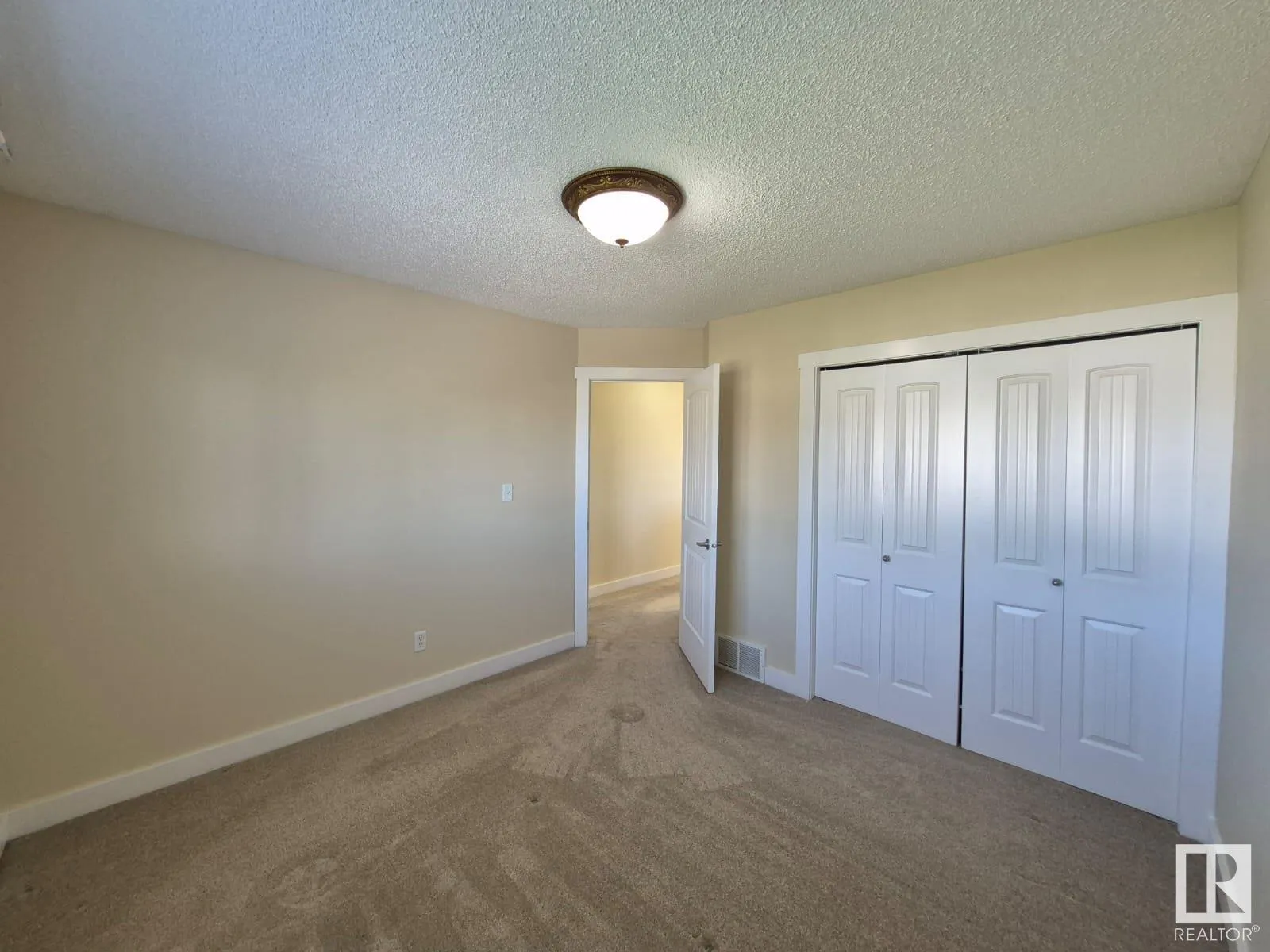 8361 shaske Crescent