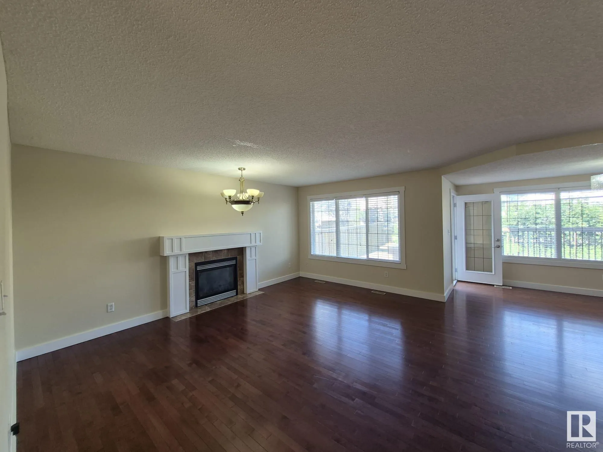 8361 shaske Crescent