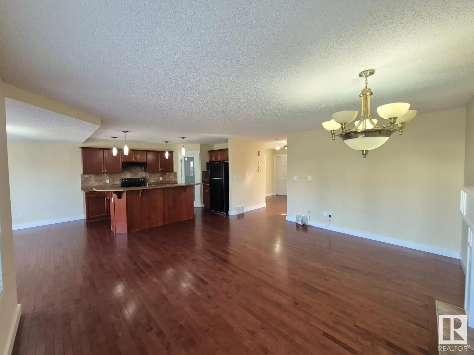 8361 shaske Crescent