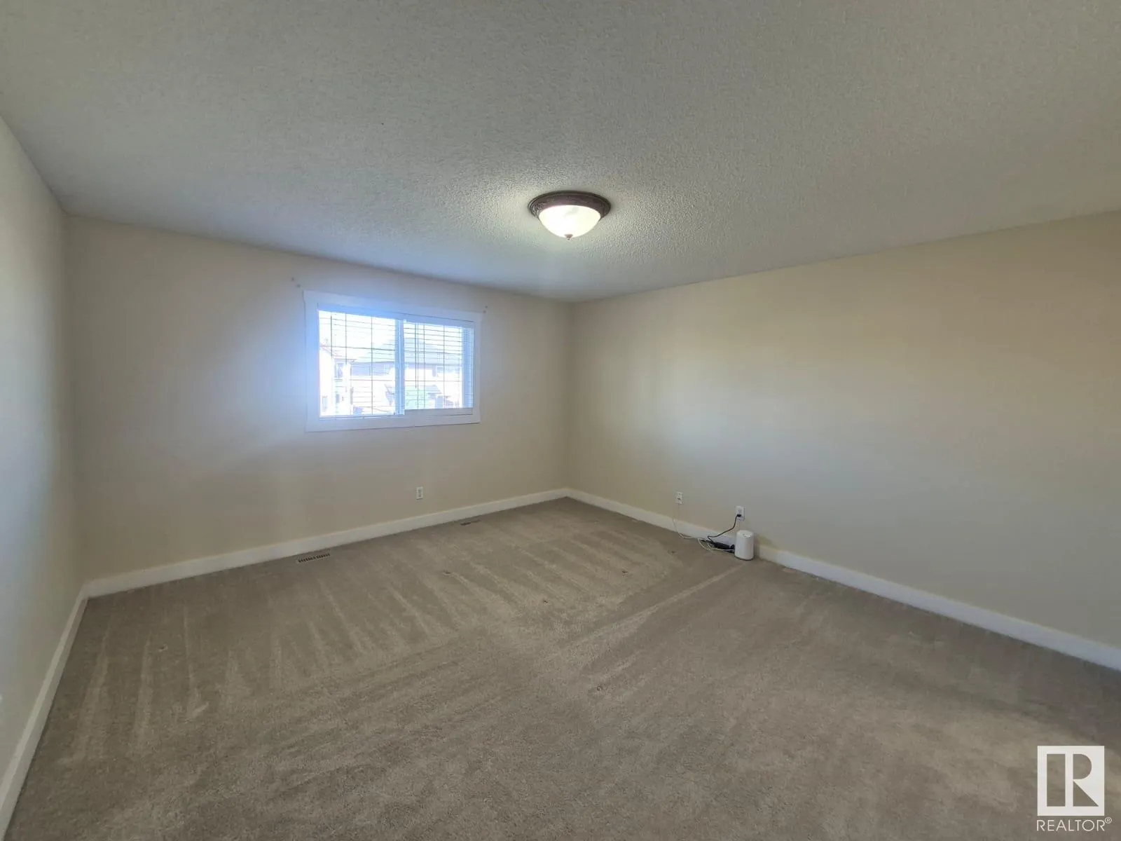 8361 shaske Crescent