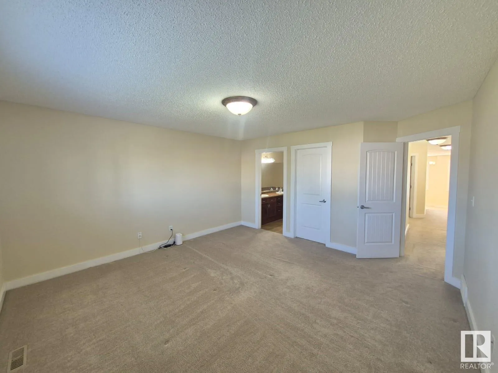 8361 shaske Crescent