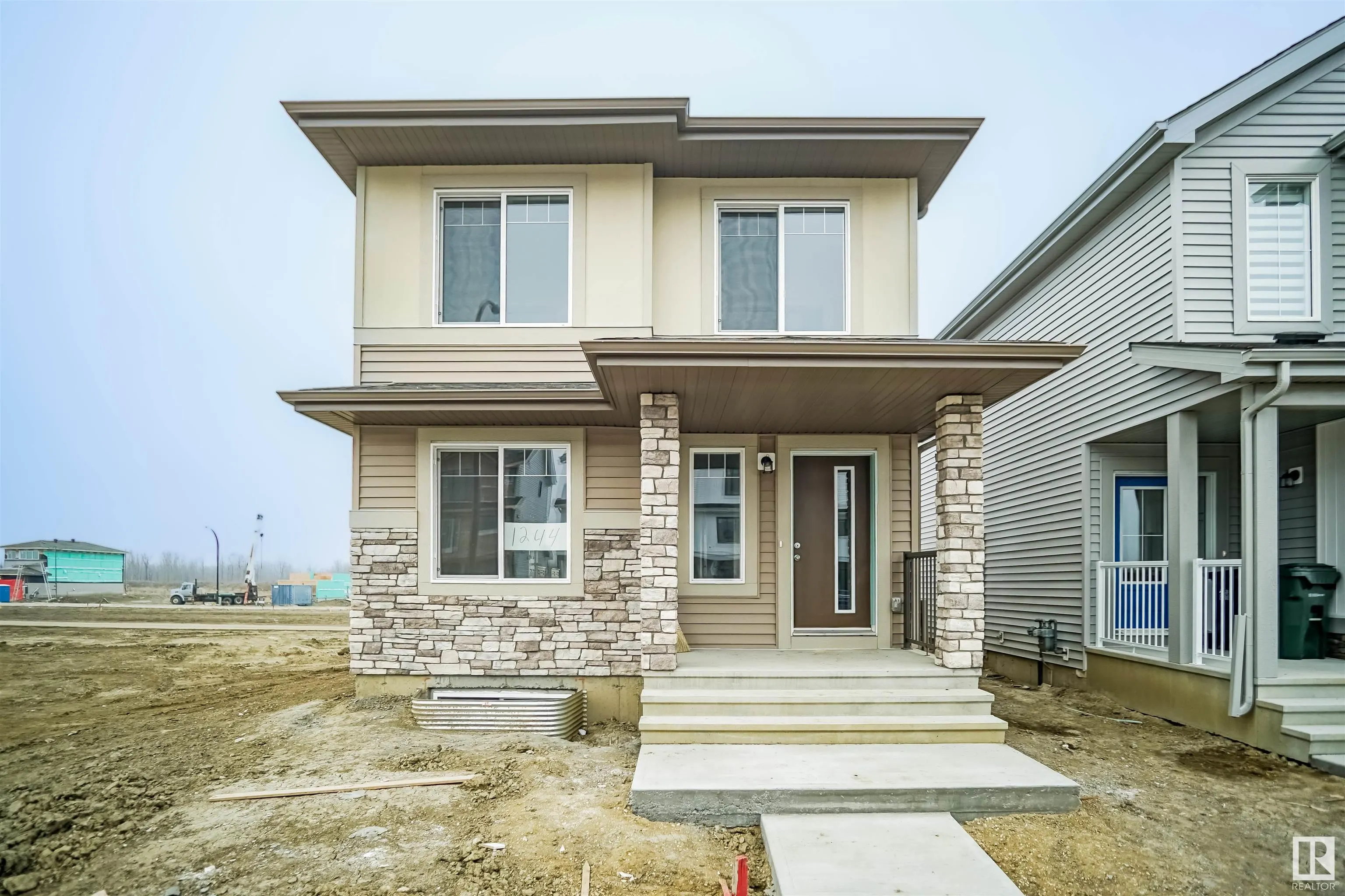 1072 MCLEOD Avenue