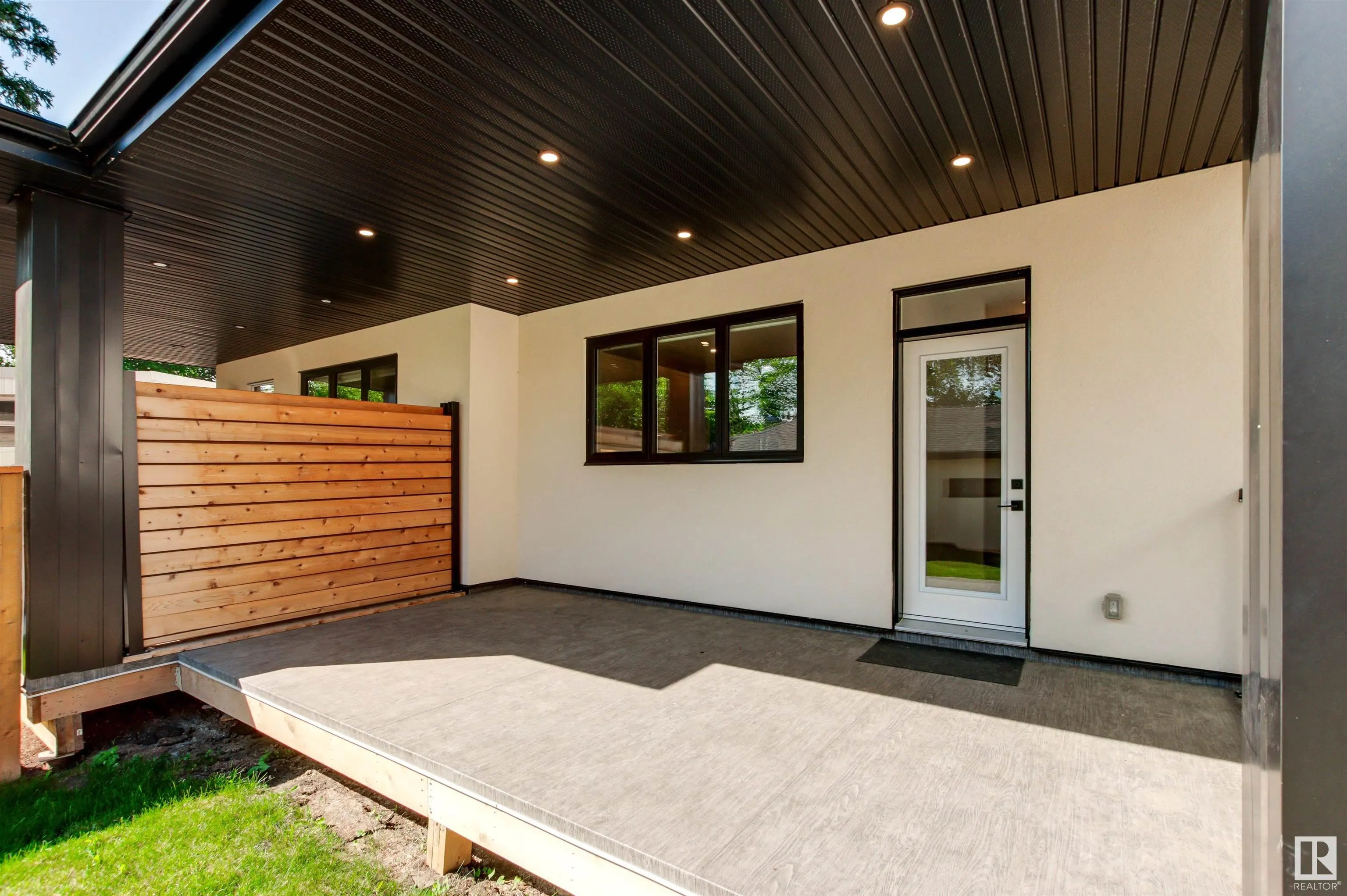 8343 SASKATCHEWAN Drive