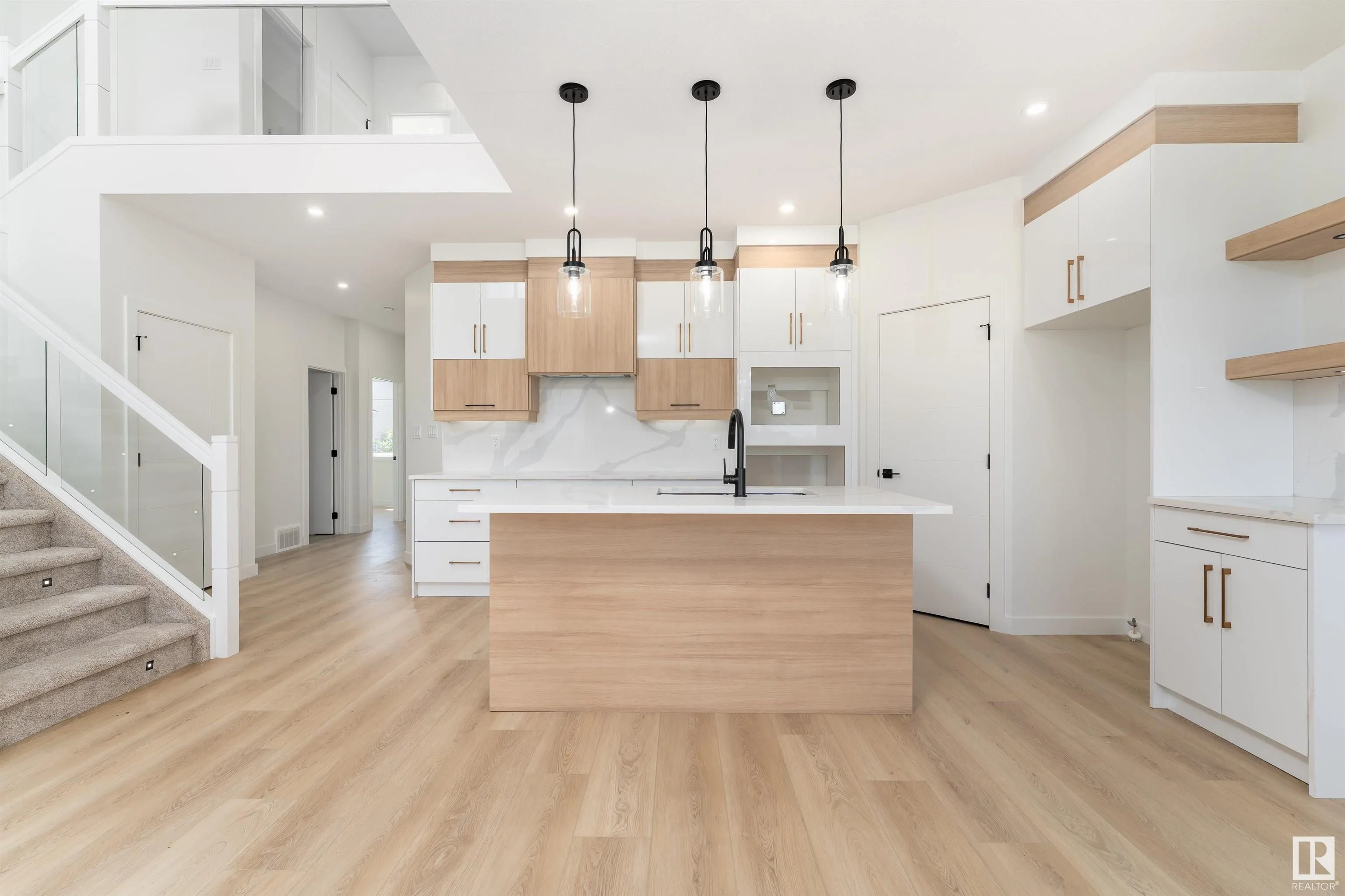 76 HAZELWOOD Lane