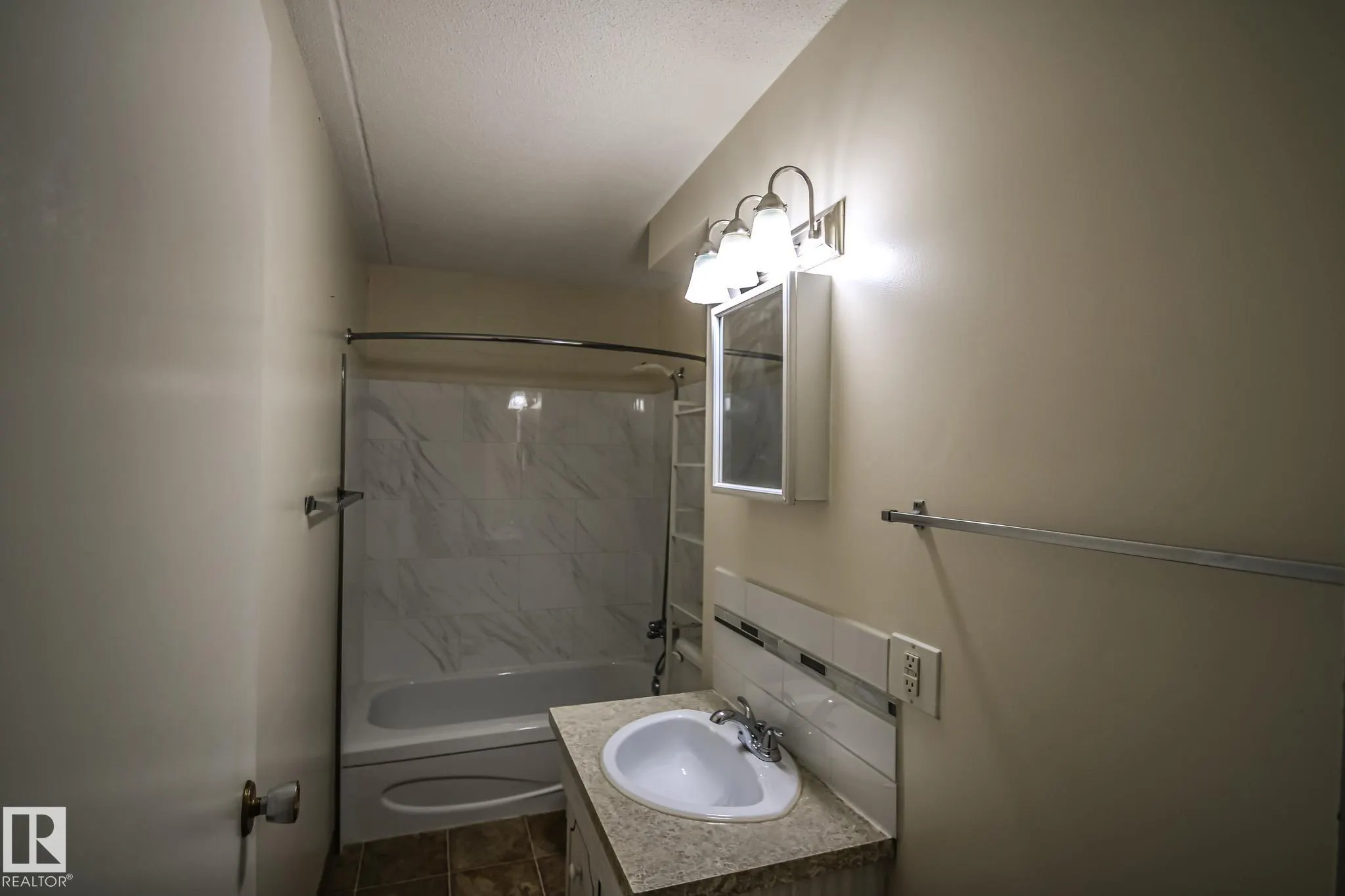 4836 52 Ave