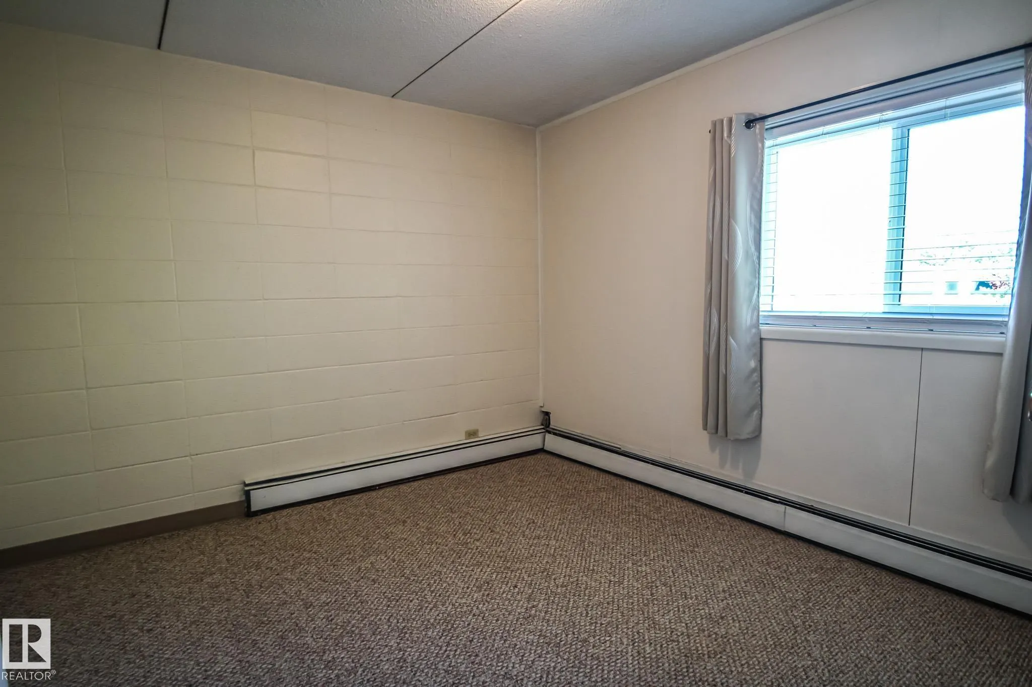 4836 52 Ave