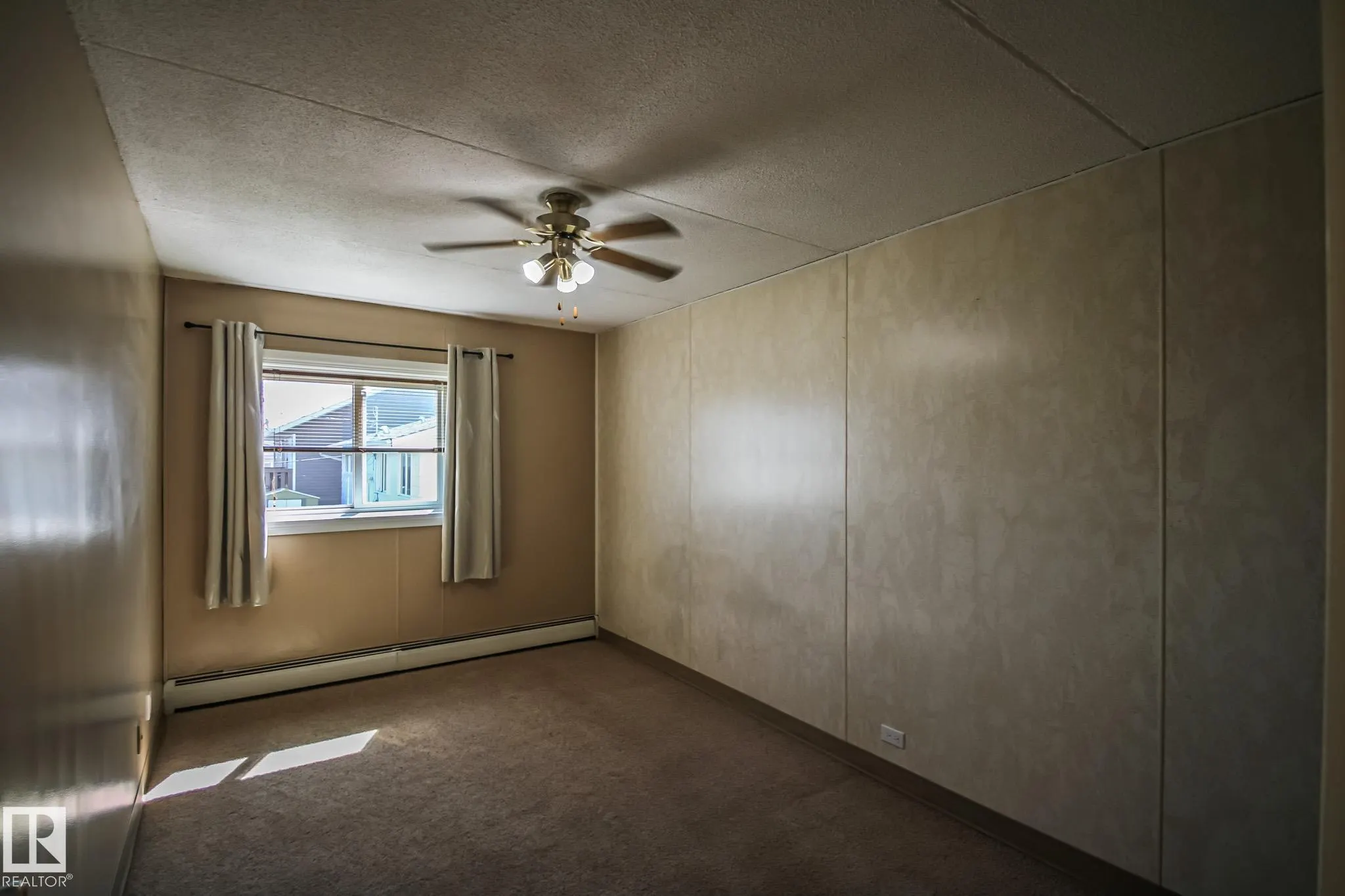 4836 52 Ave