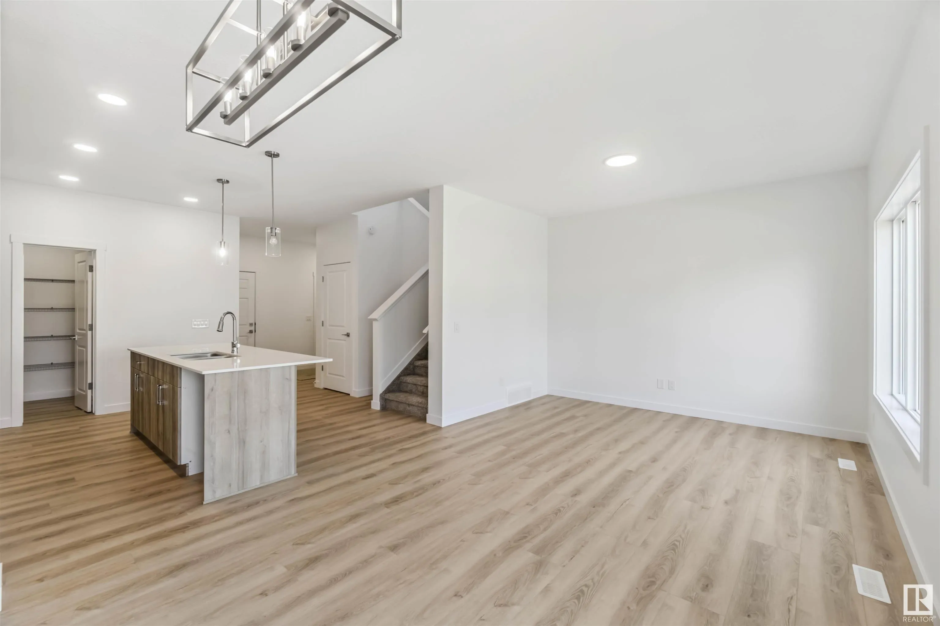 18 SPRINGBROOK Wynd