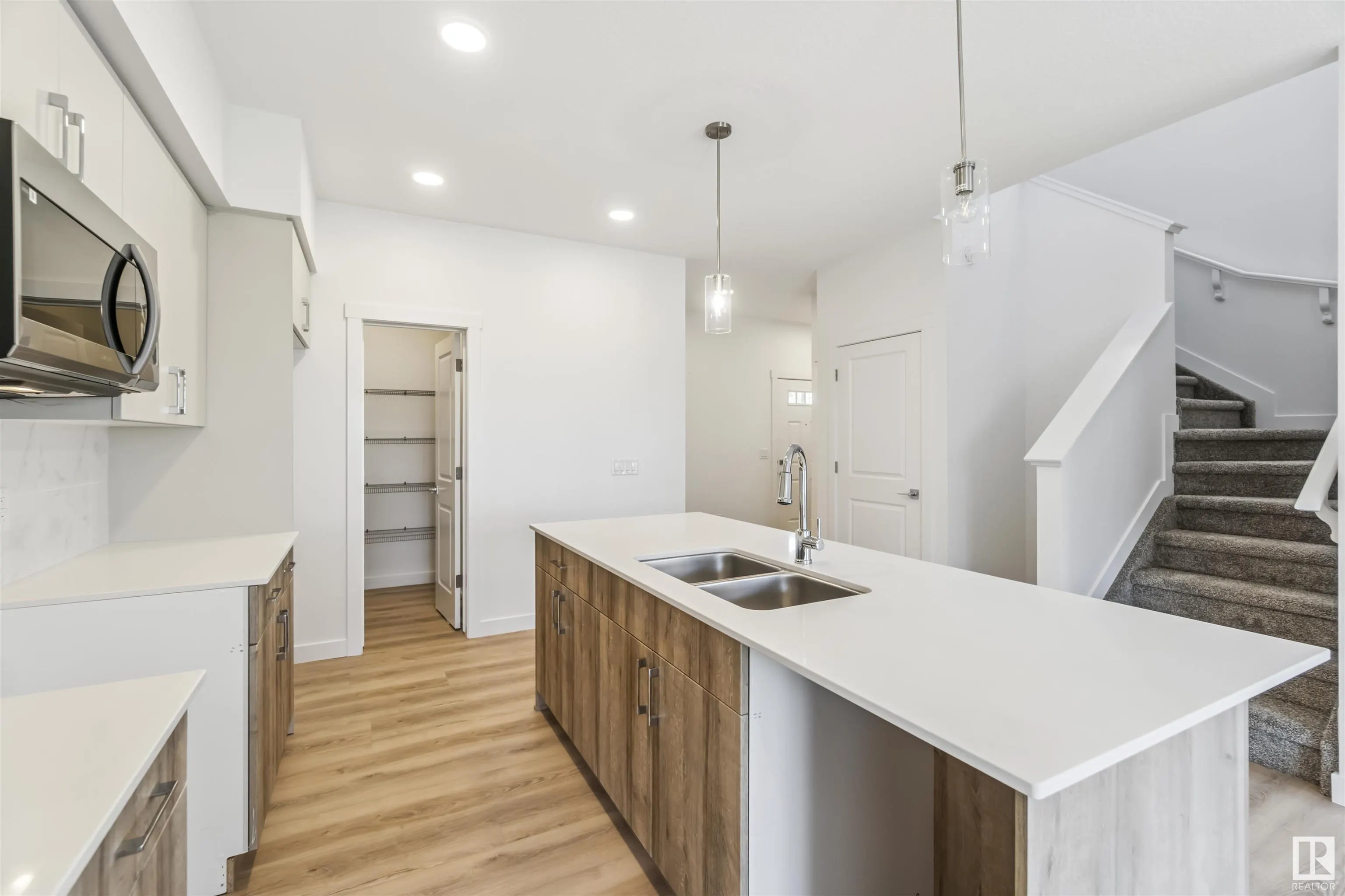 18 SPRINGBROOK Wynd