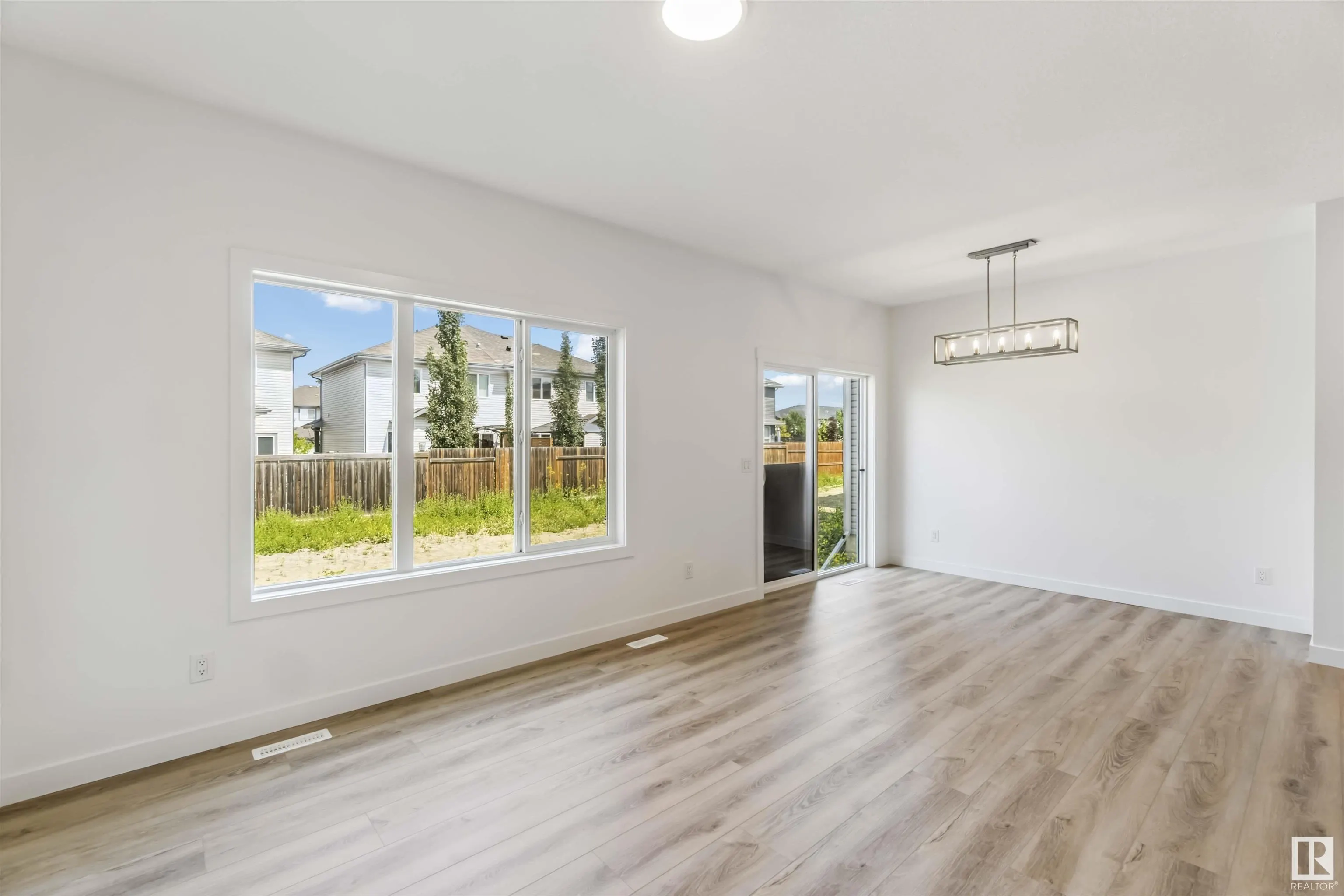 18 SPRINGBROOK Wynd