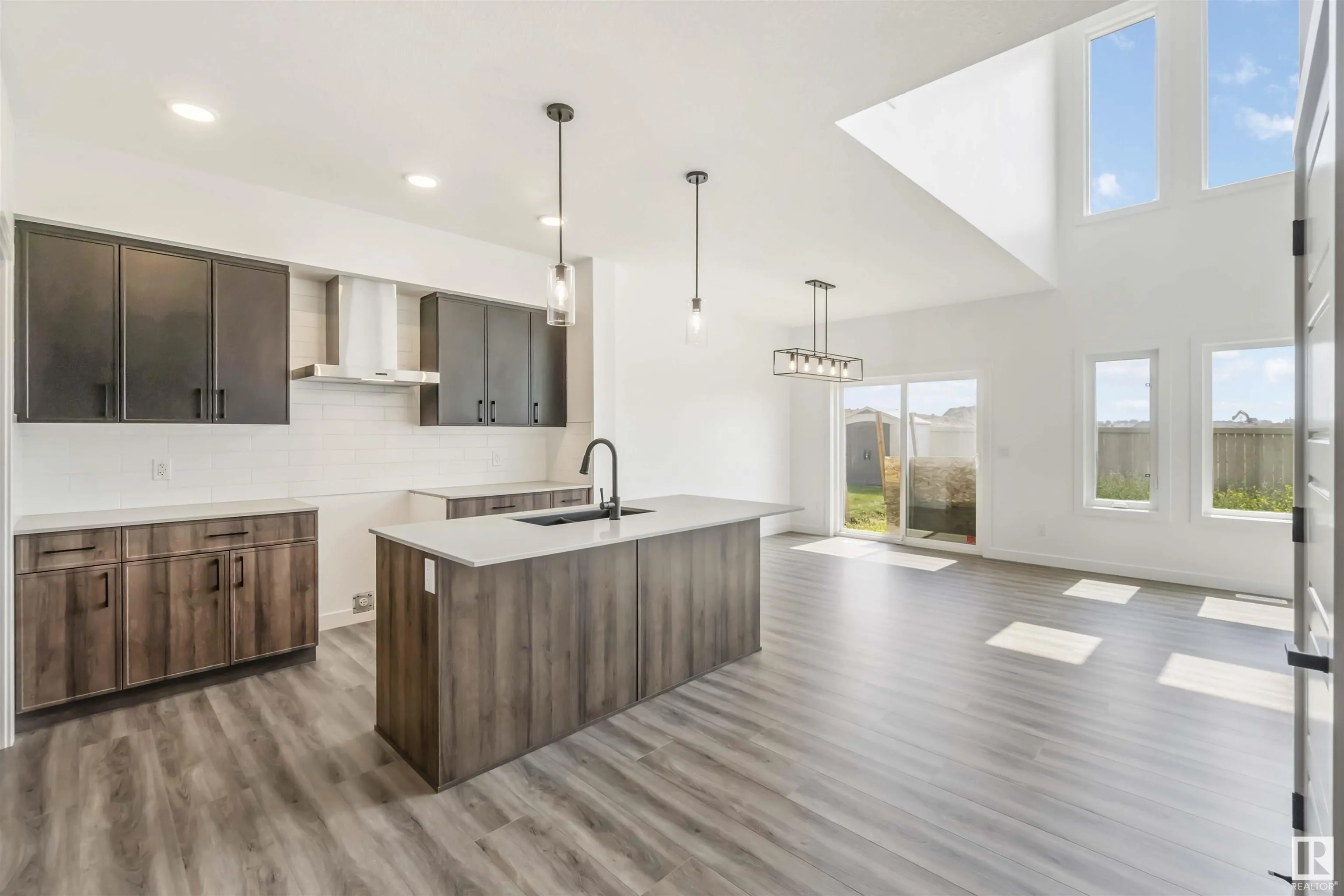 19 SPRINGBROOK Wynd